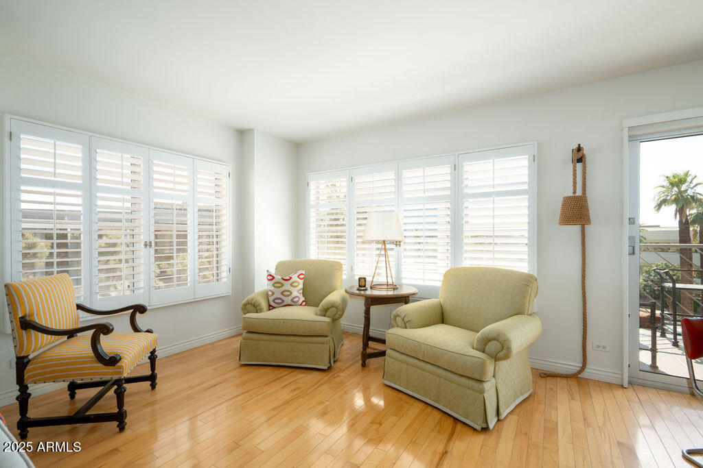 2201 N CENTRAL Avenue, 4E