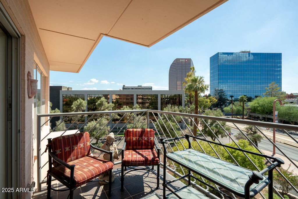 2201 N CENTRAL Avenue, 4E