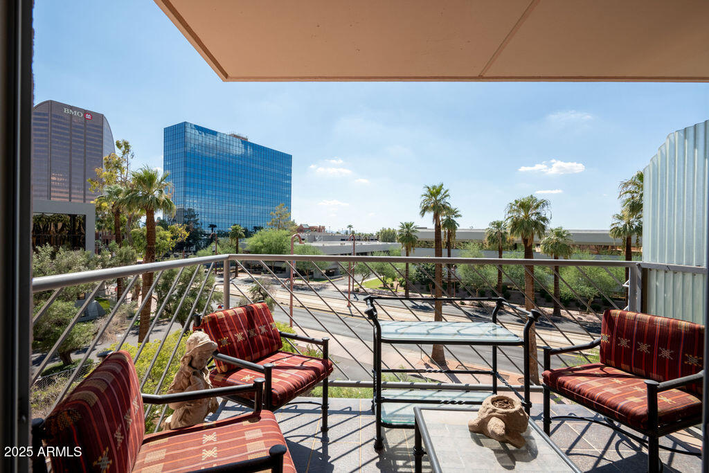 2201 N CENTRAL Avenue, 4E