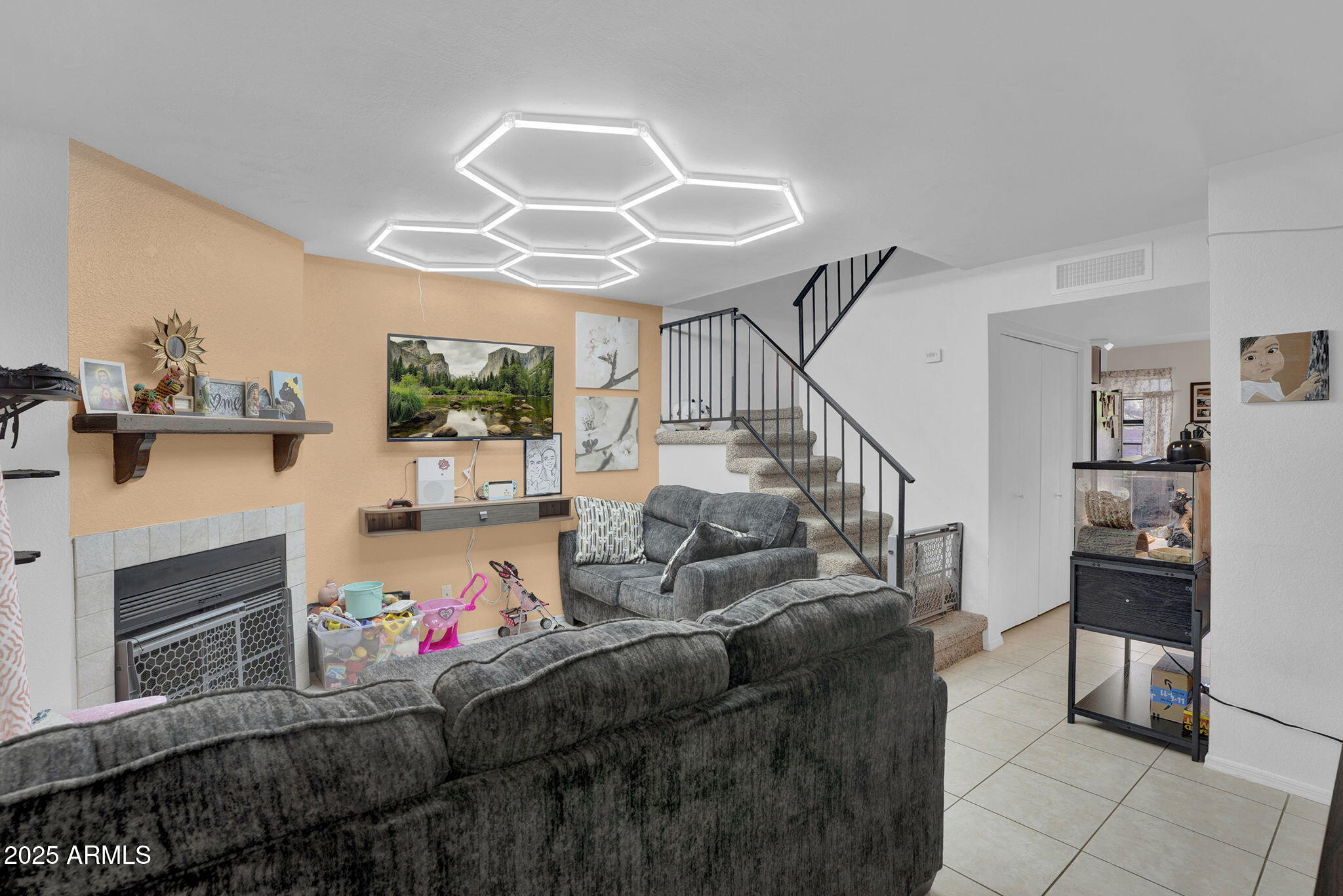 3491 N ARIZONA Avenue, 83
