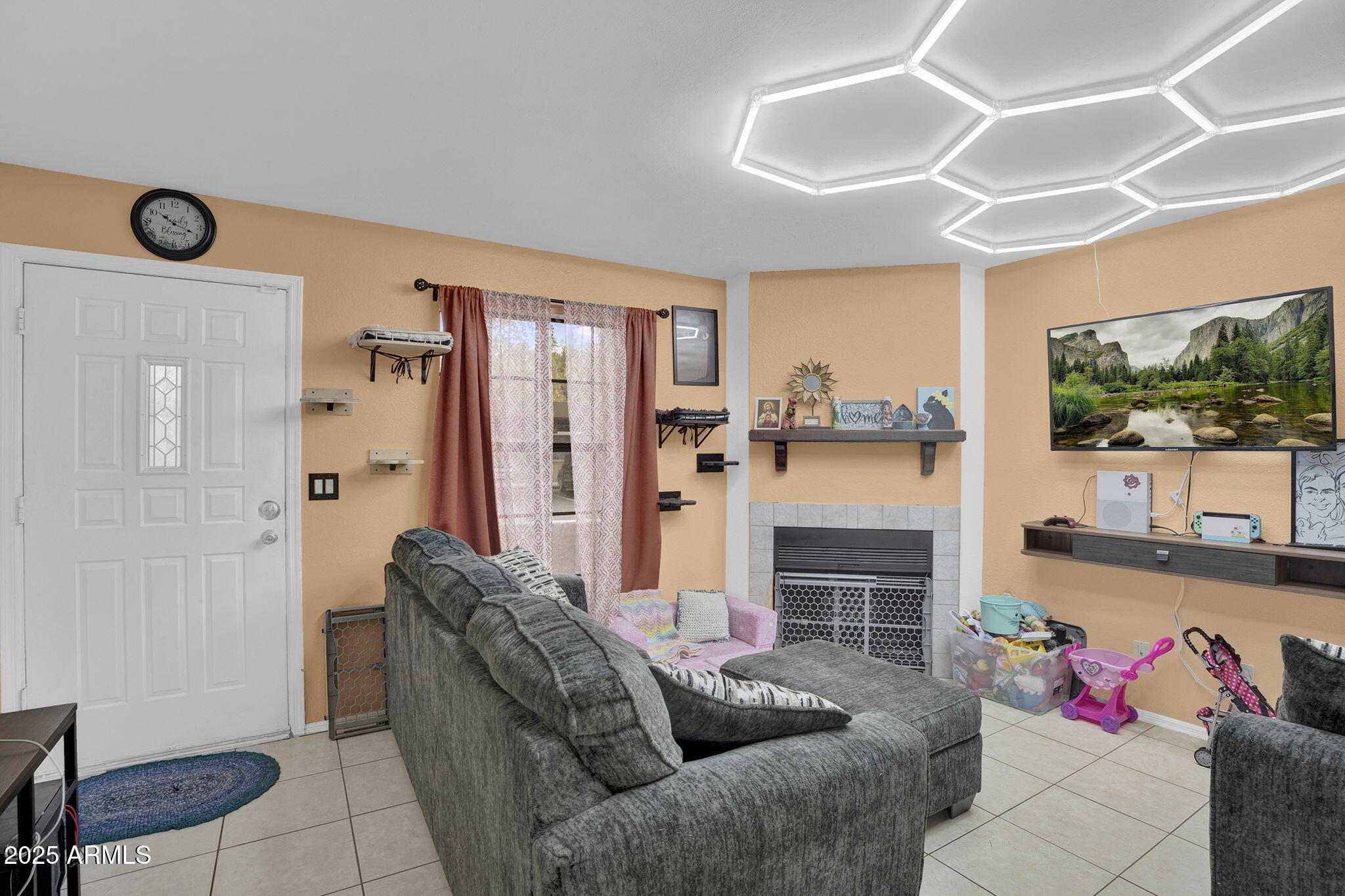 3491 N ARIZONA Avenue, 83