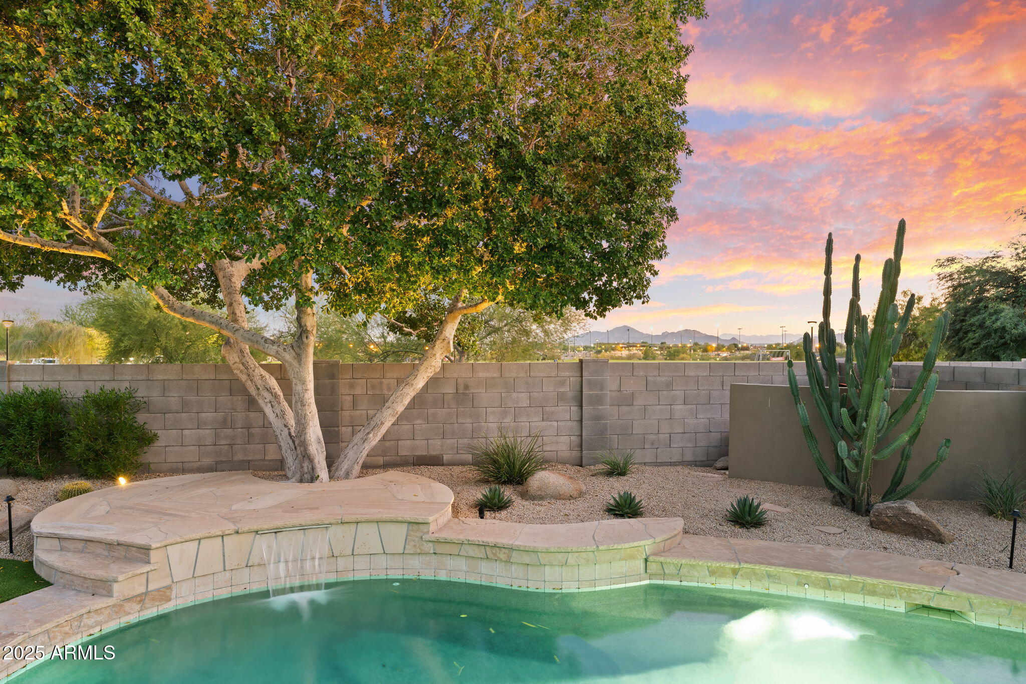 8173 E MICHELLE Drive