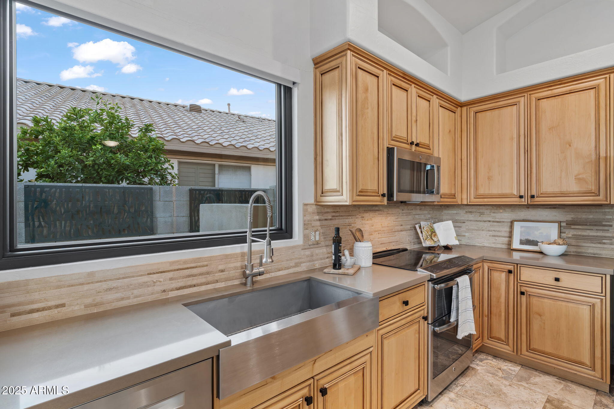 8173 E MICHELLE Drive