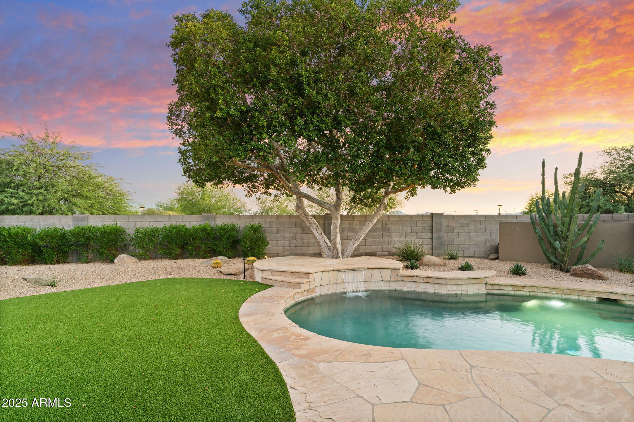 8173 E MICHELLE Drive
