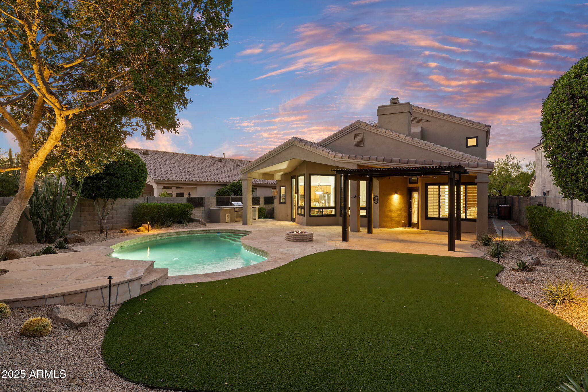8173 E MICHELLE Drive