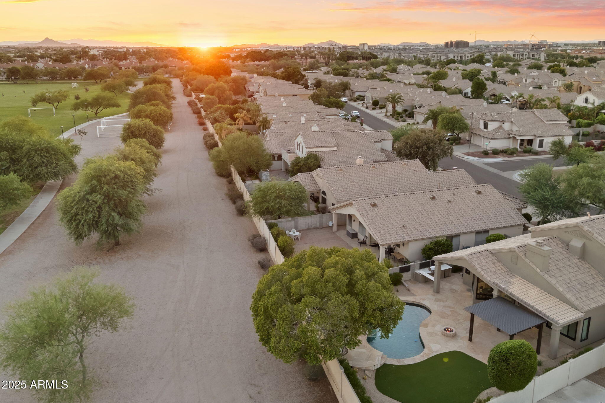 8173 E MICHELLE Drive