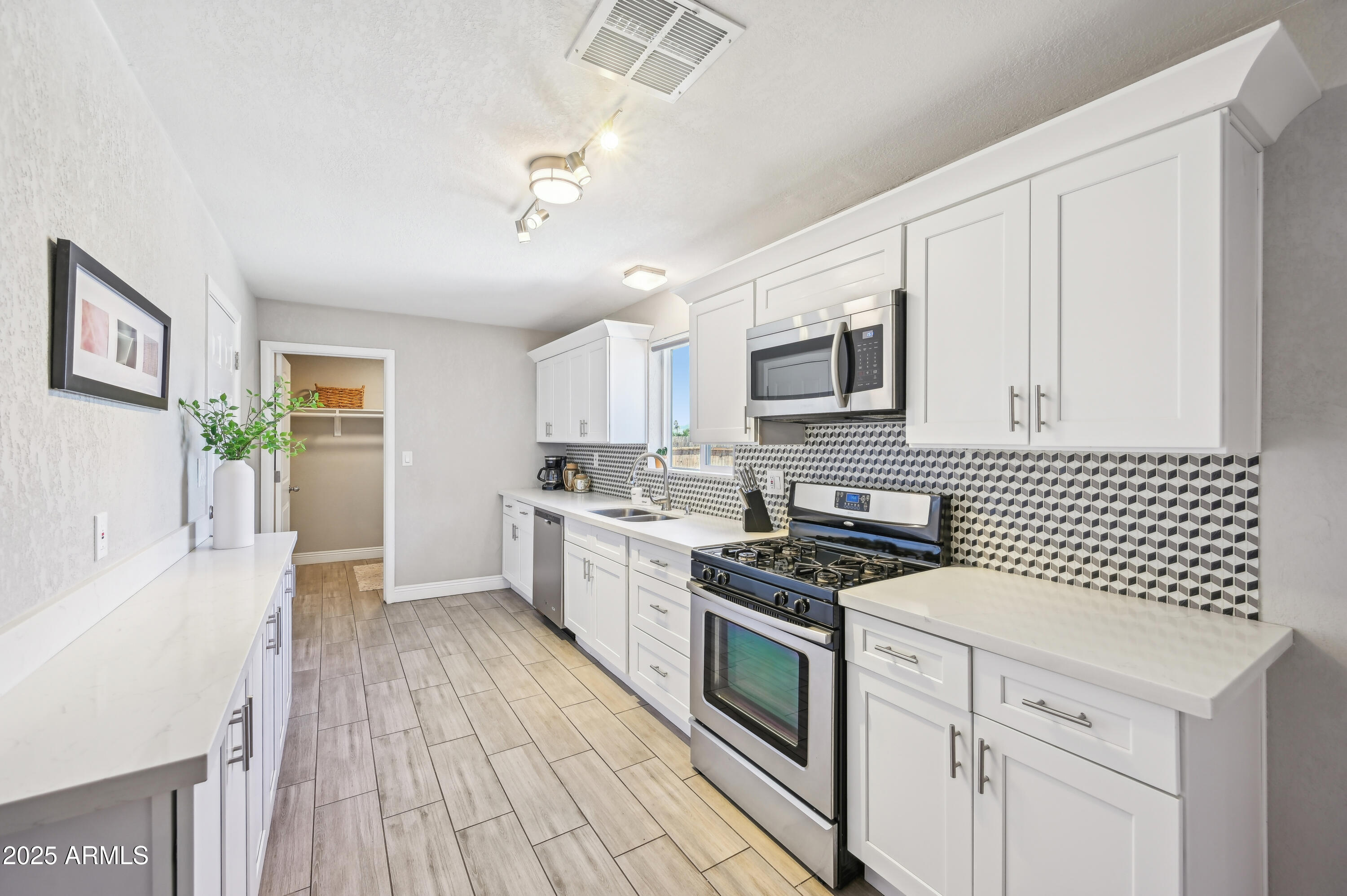 2045 N 68TH Street