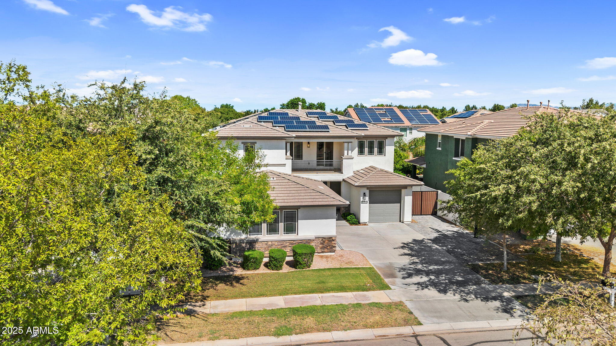3752 E ROBIN Lane