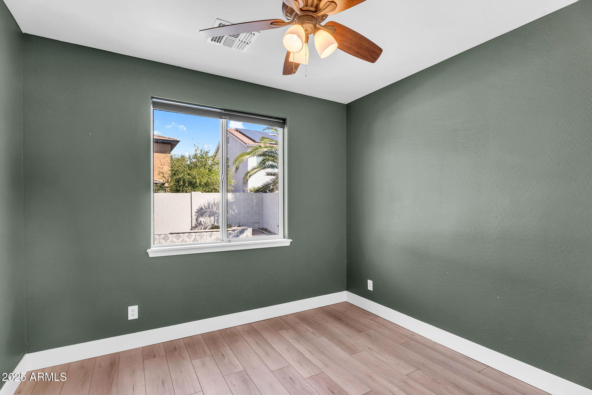 3752 E ROBIN Lane