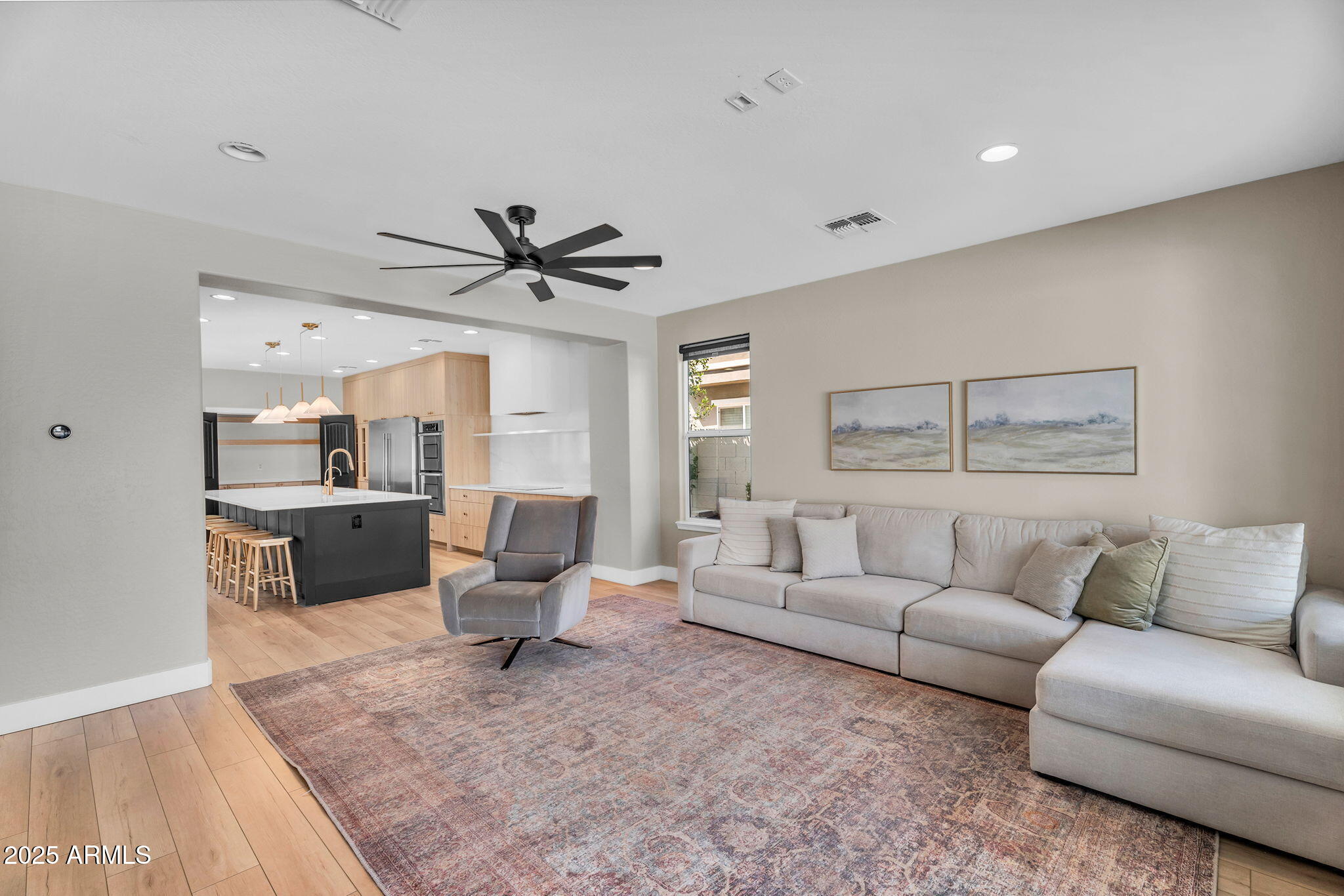 3752 E ROBIN Lane