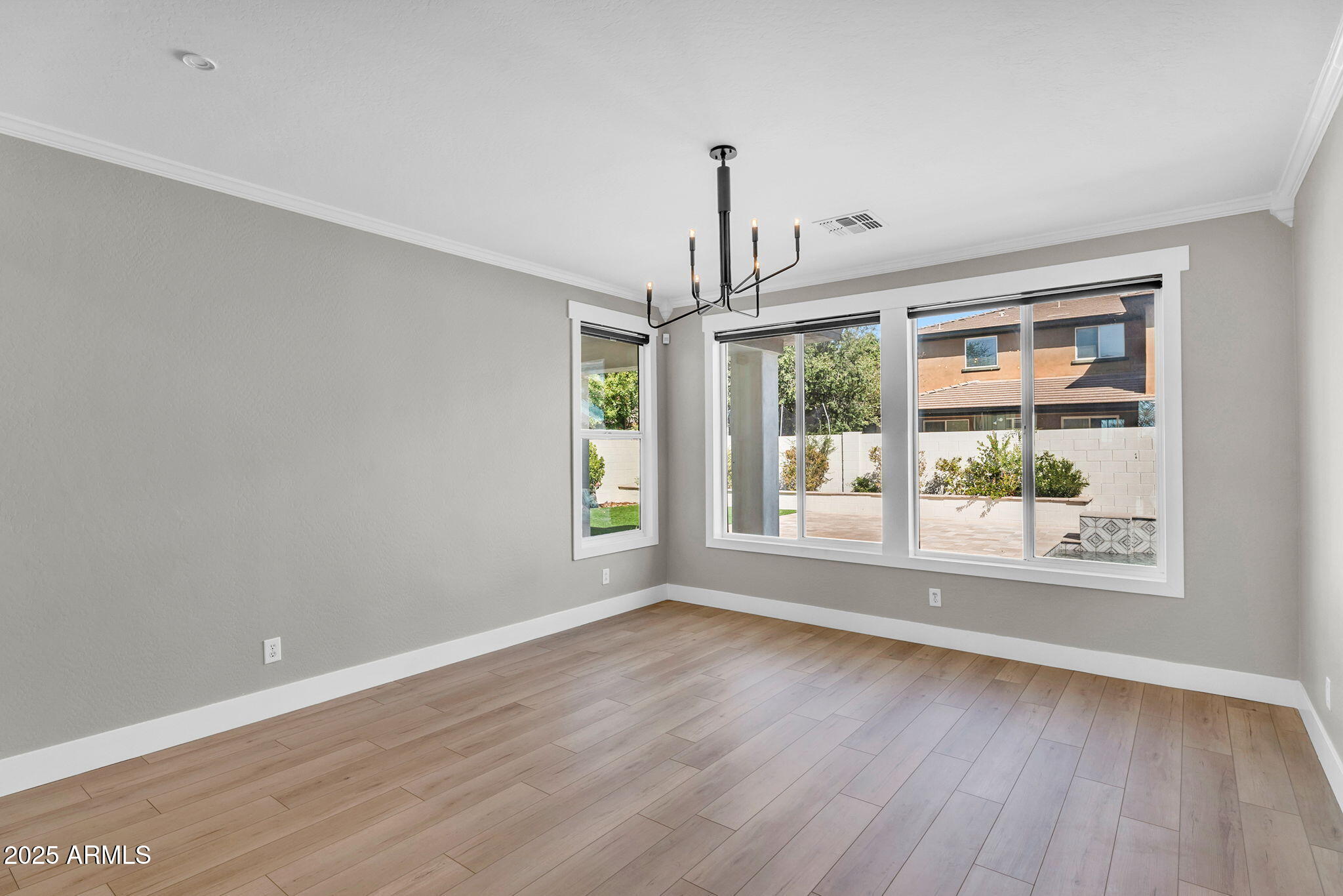 3752 E ROBIN Lane