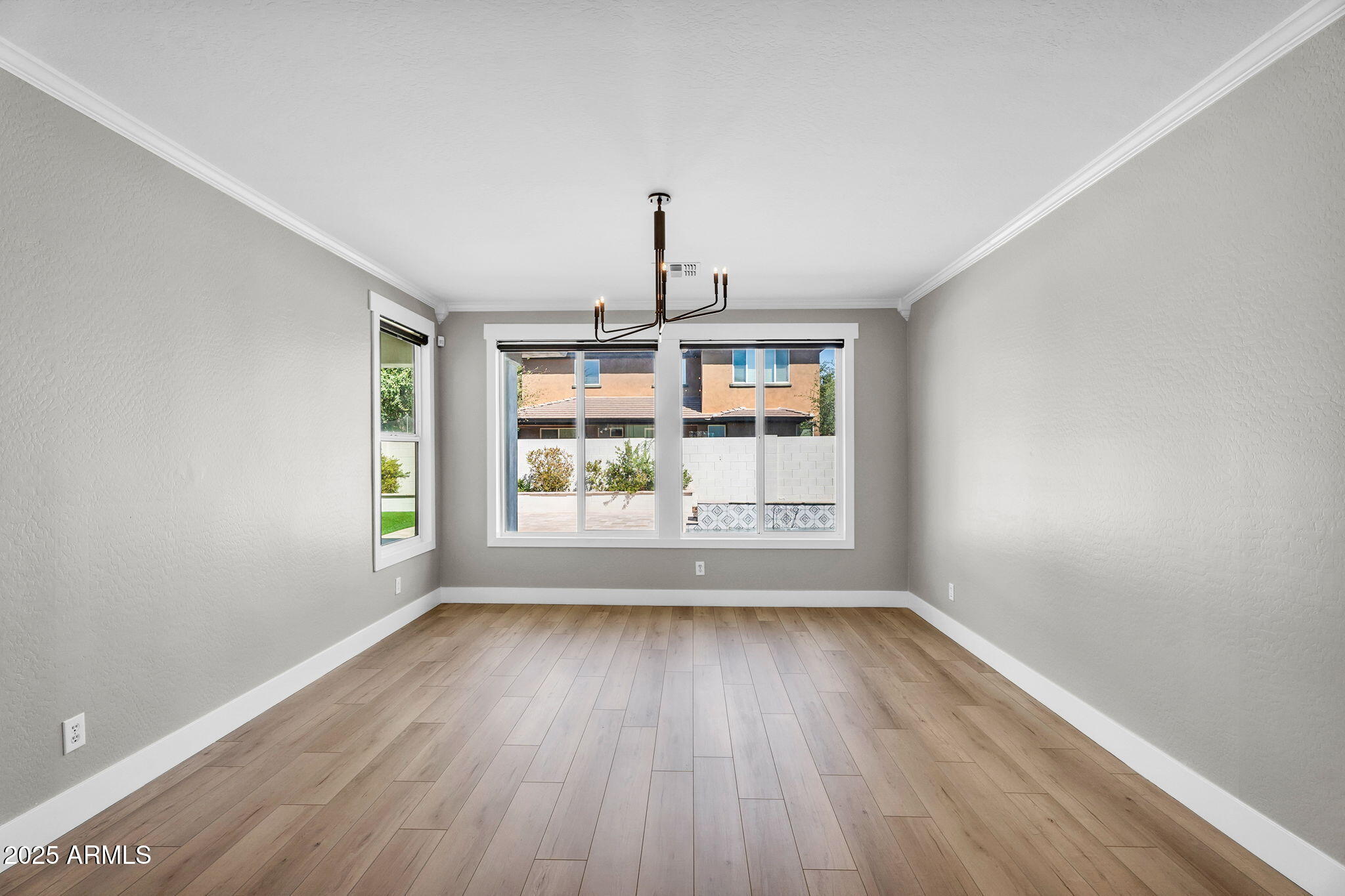 3752 E ROBIN Lane