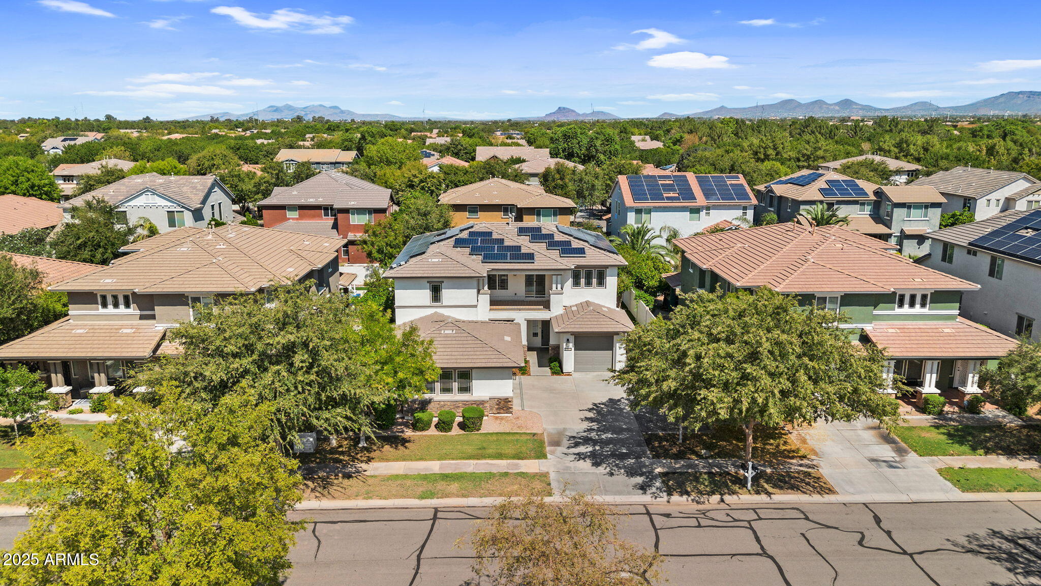 3752 E ROBIN Lane