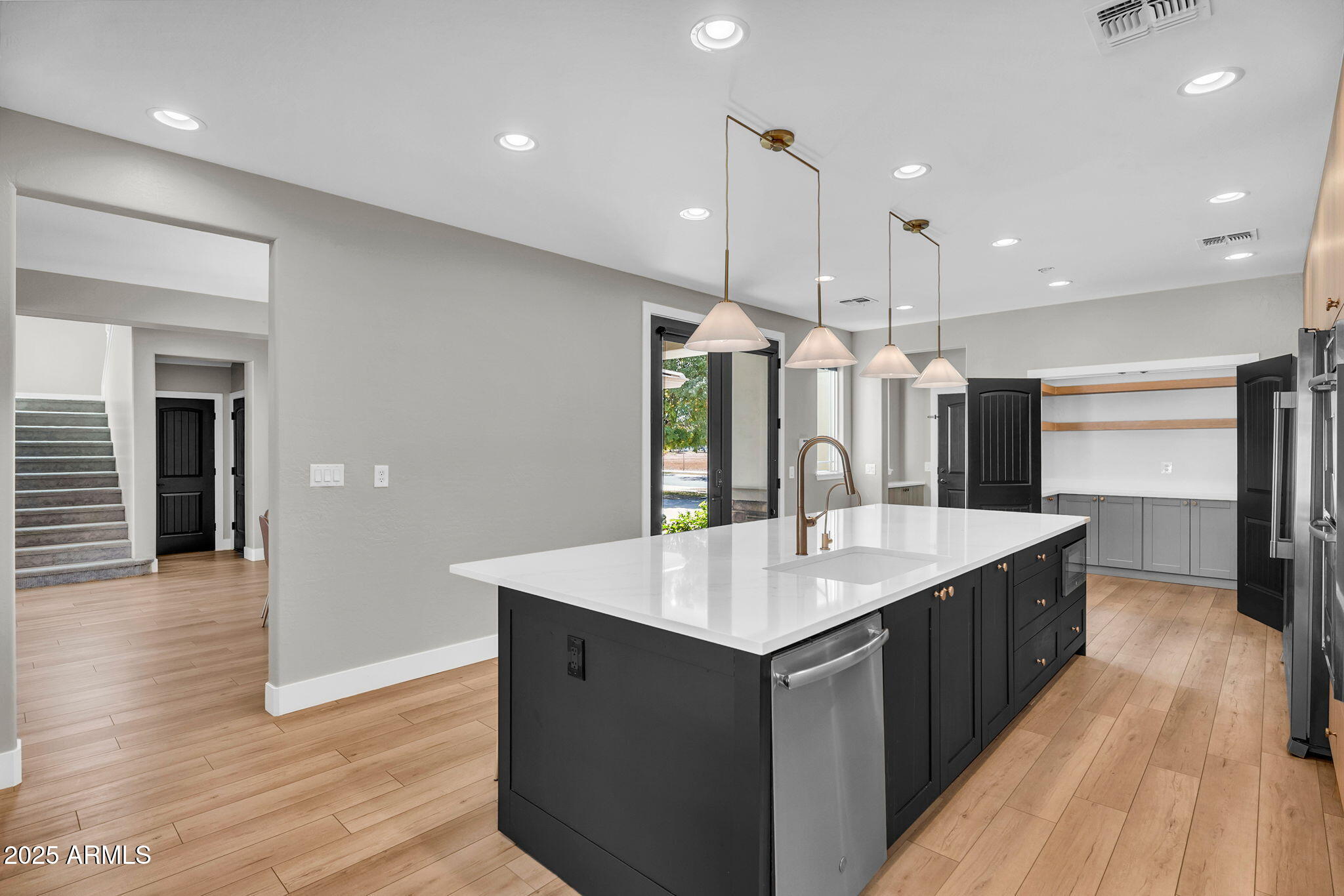 3752 E ROBIN Lane