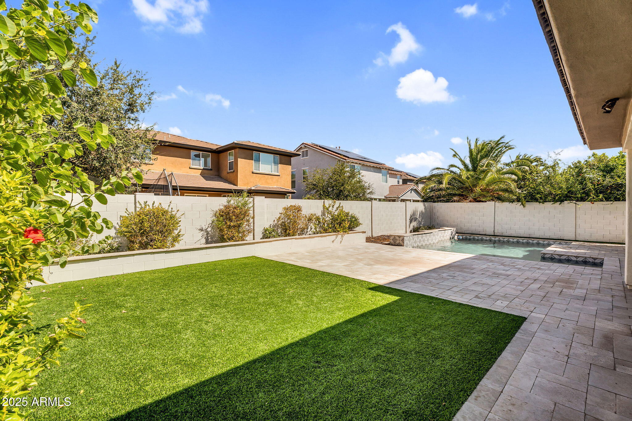 3752 E ROBIN Lane