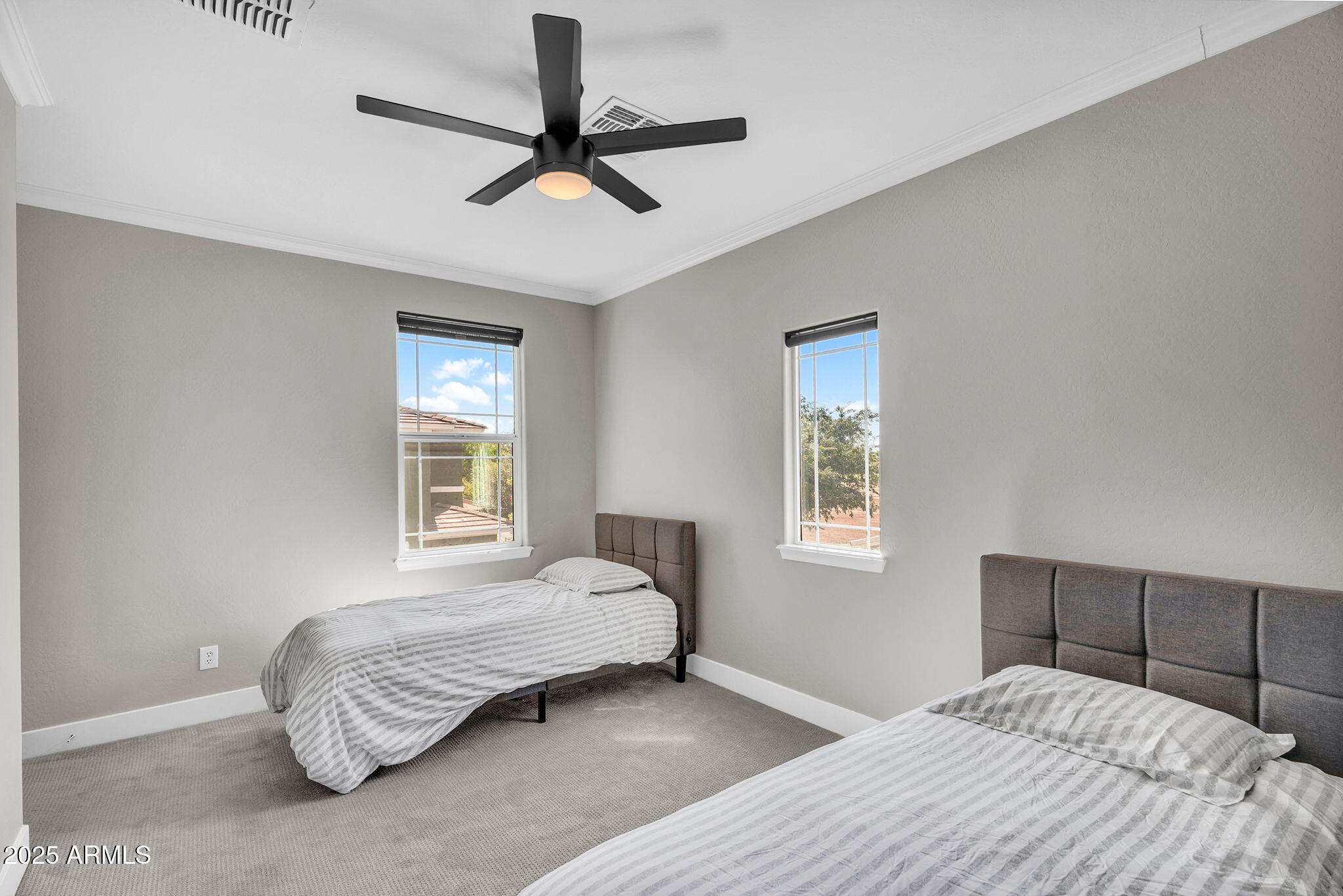 3752 E ROBIN Lane