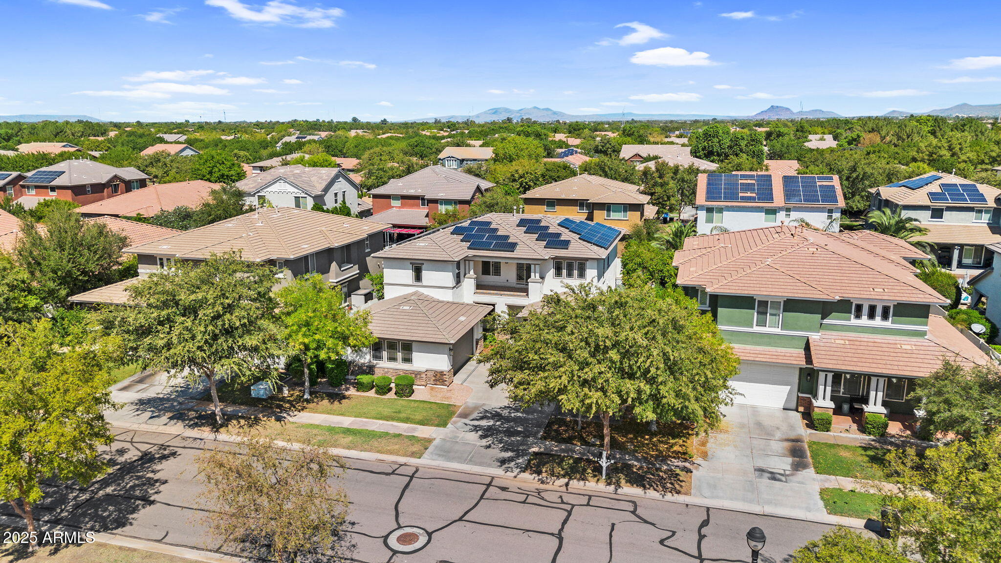 3752 E ROBIN Lane