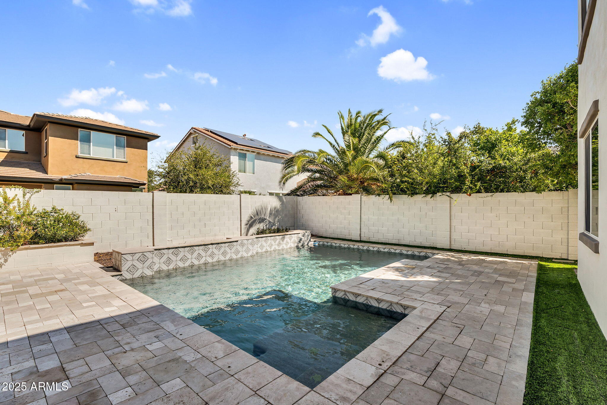 3752 E ROBIN Lane