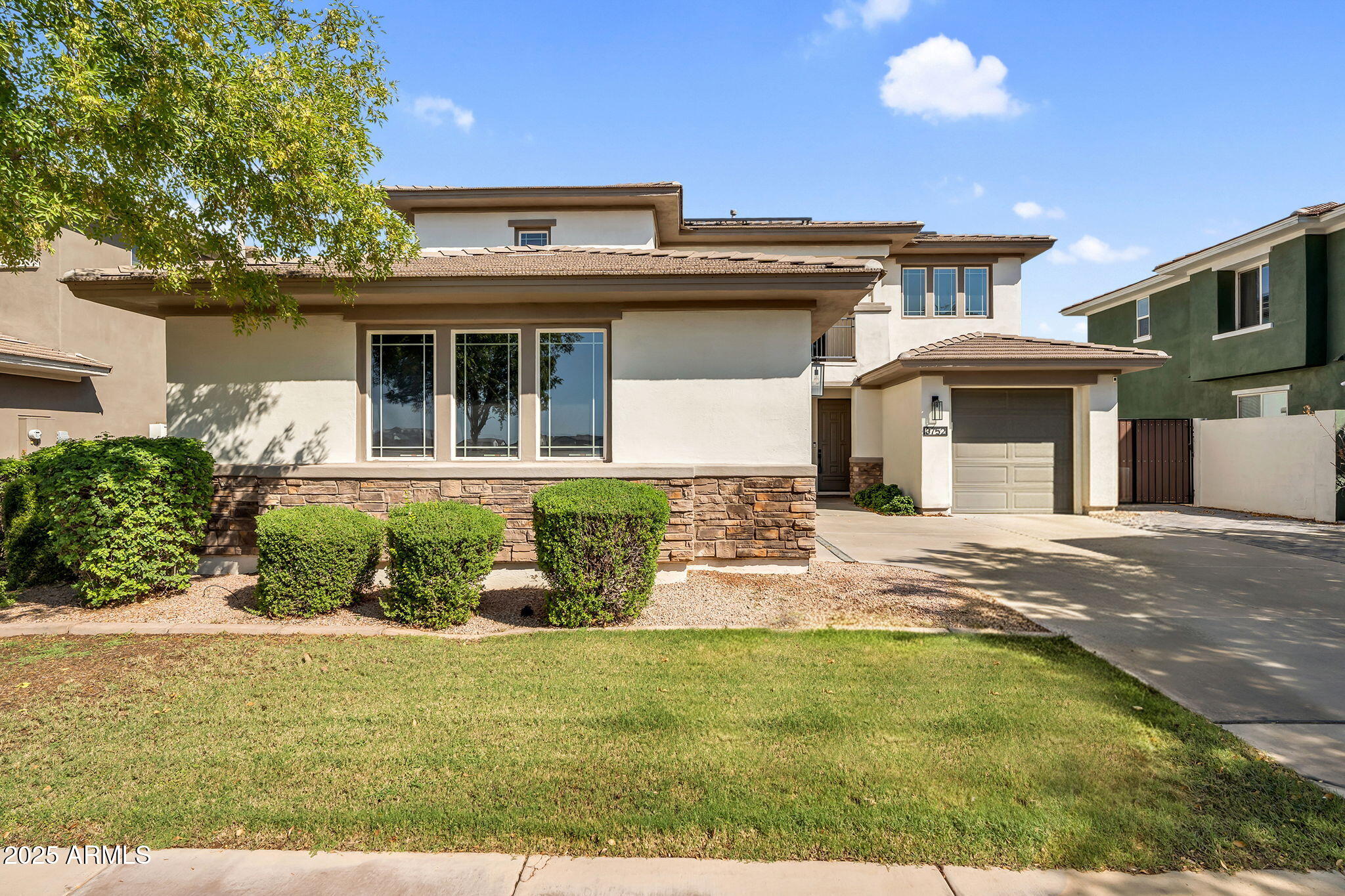 3752 E ROBIN Lane