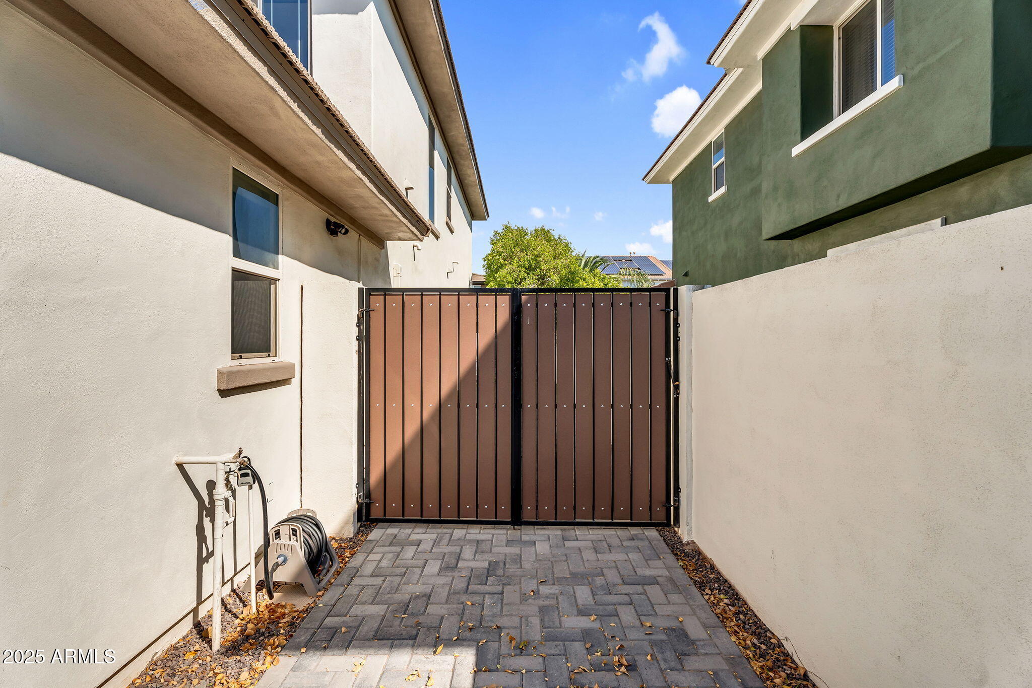 3752 E ROBIN Lane