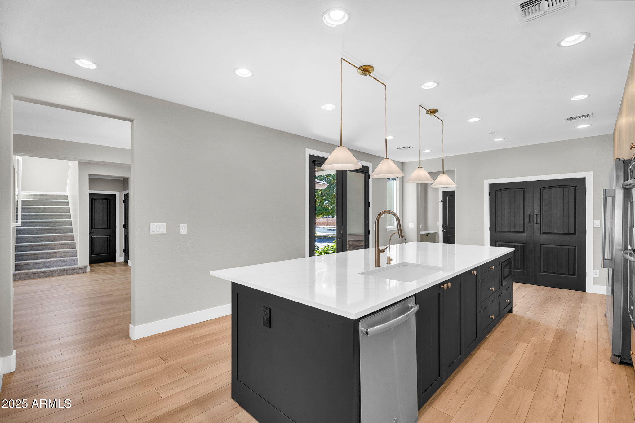 3752 E ROBIN Lane