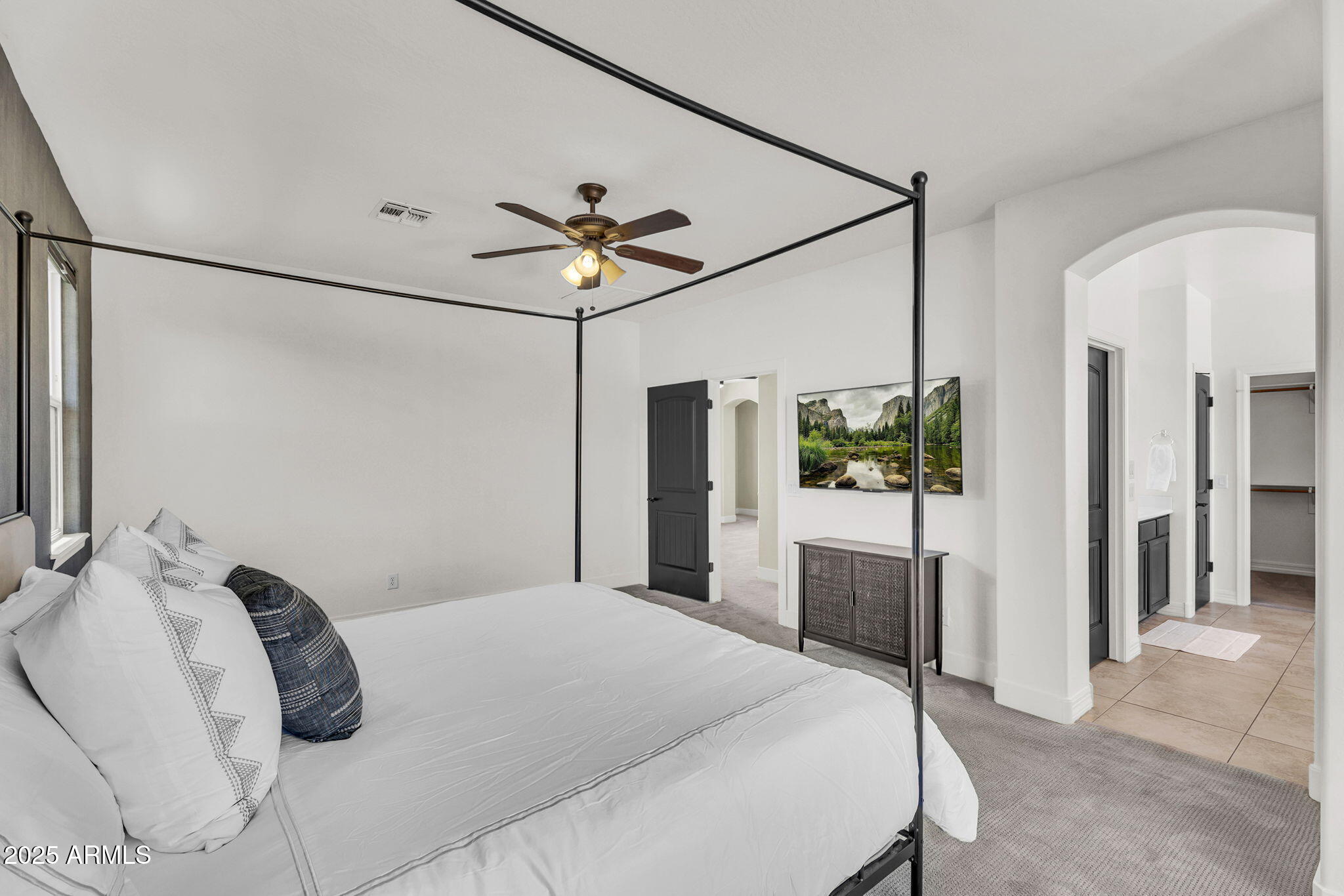 3752 E ROBIN Lane