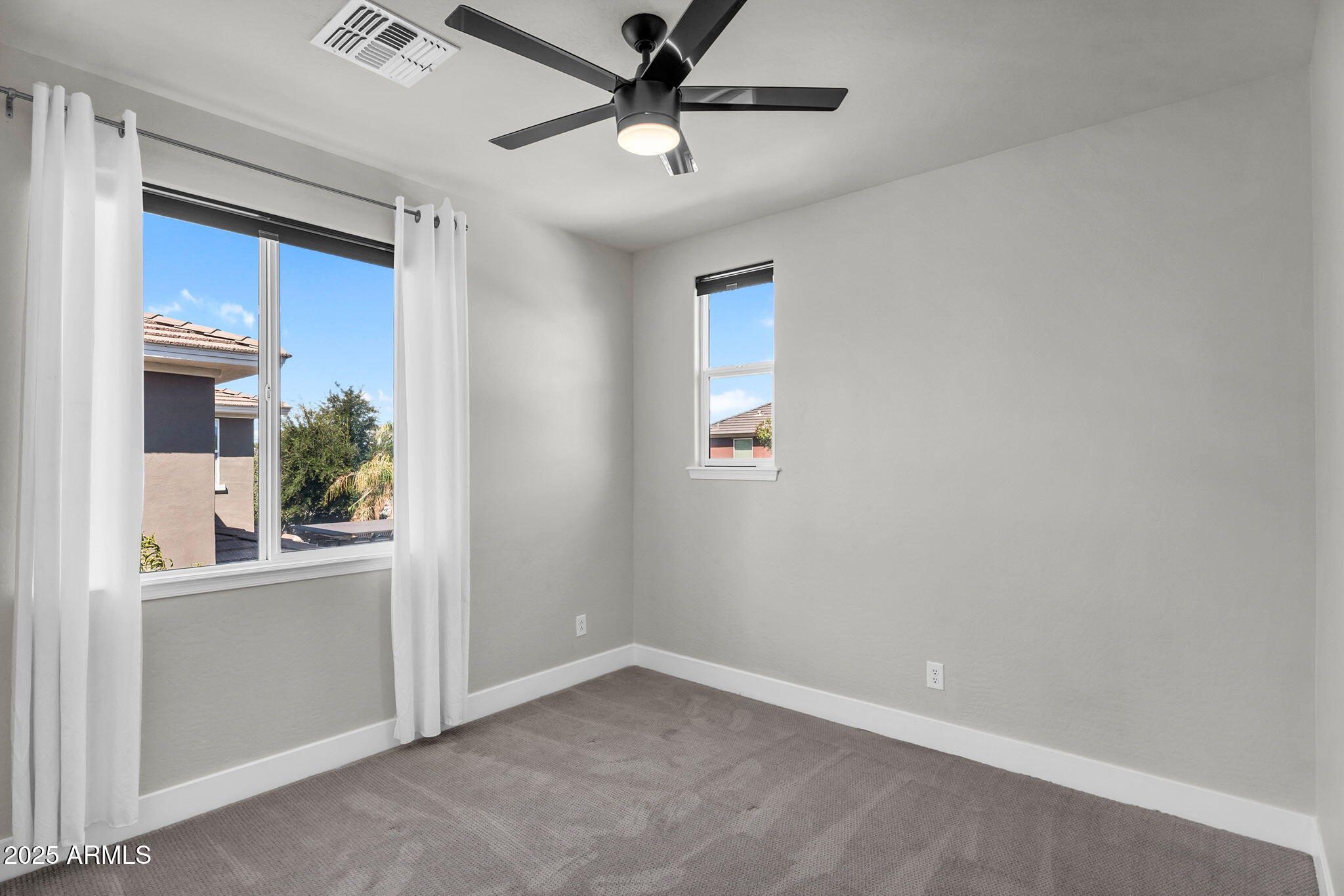 3752 E ROBIN Lane