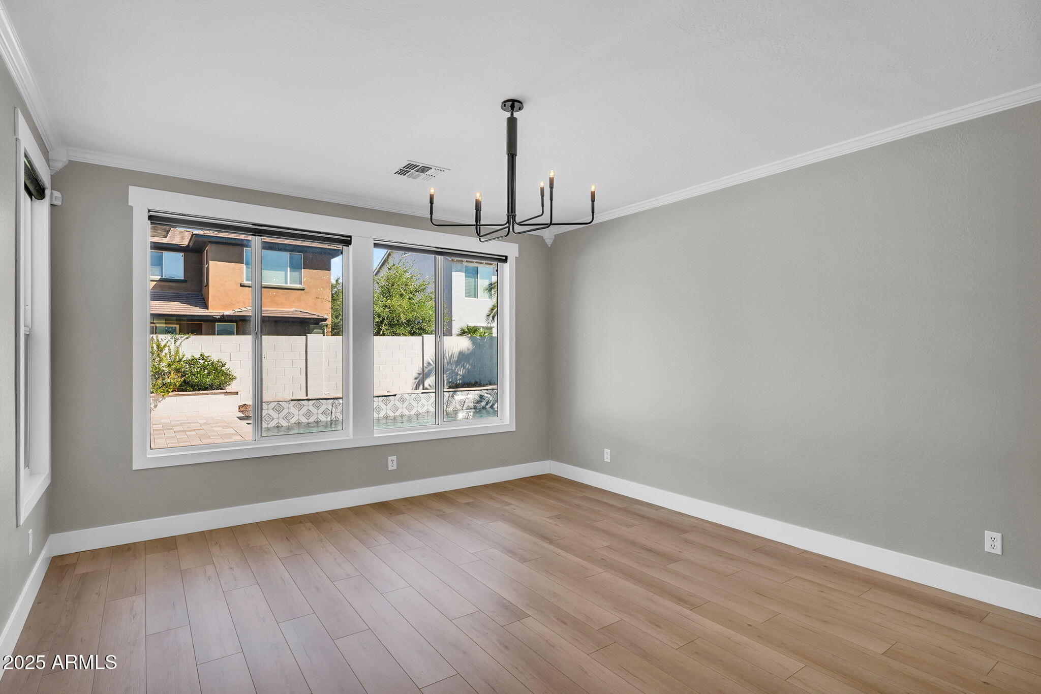 3752 E ROBIN Lane