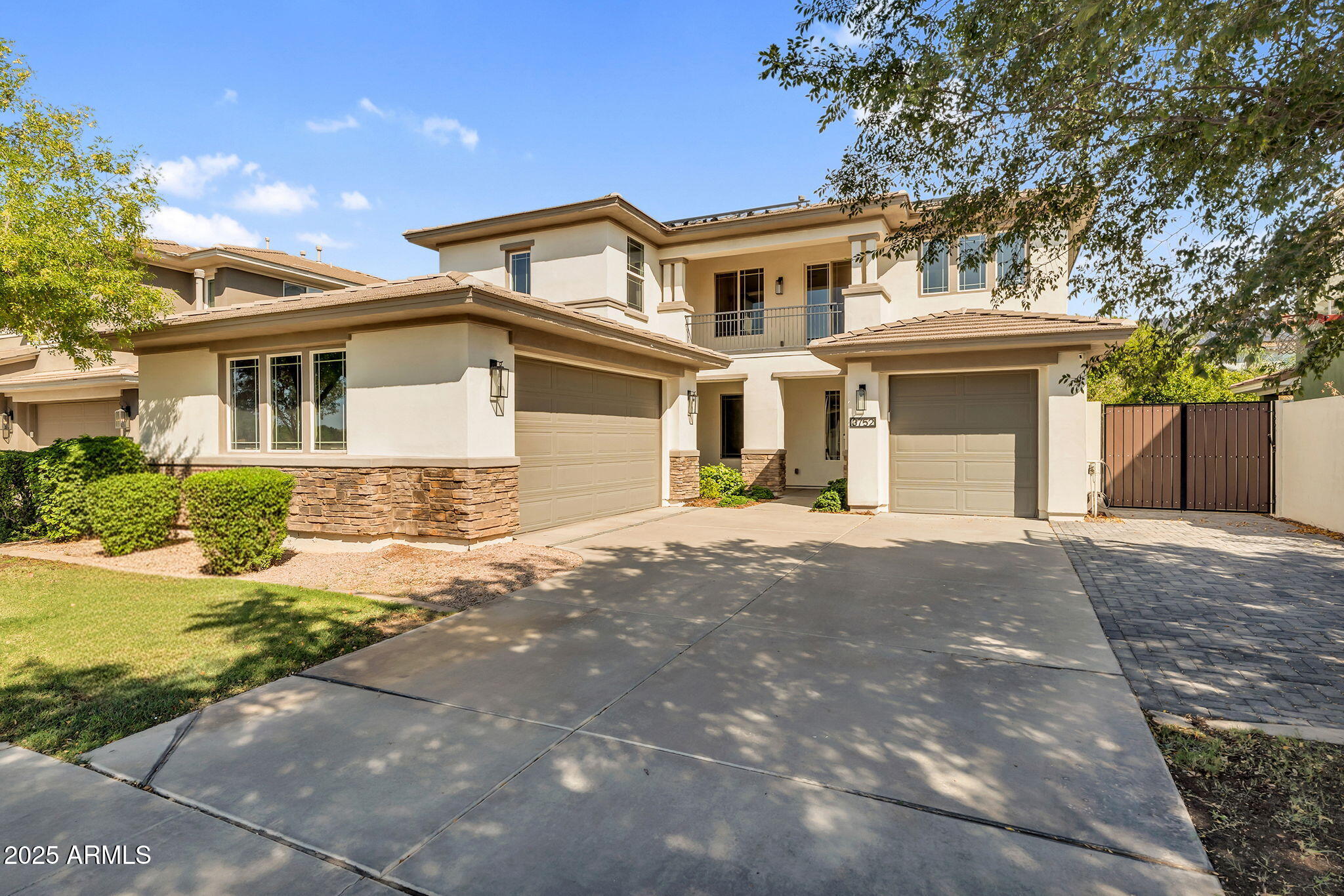 3752 E ROBIN Lane