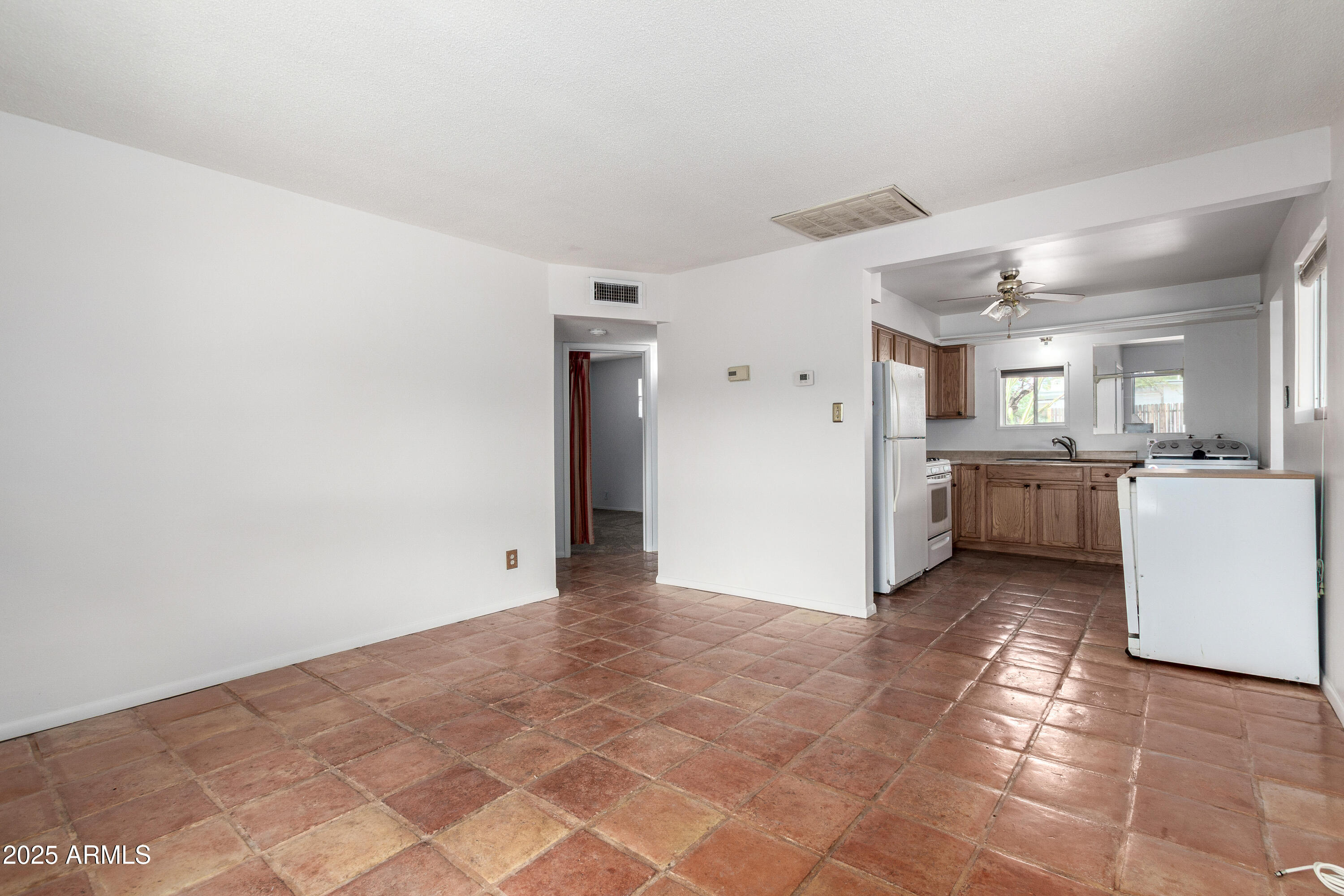 1340 E ORANGEWOOD Avenue E