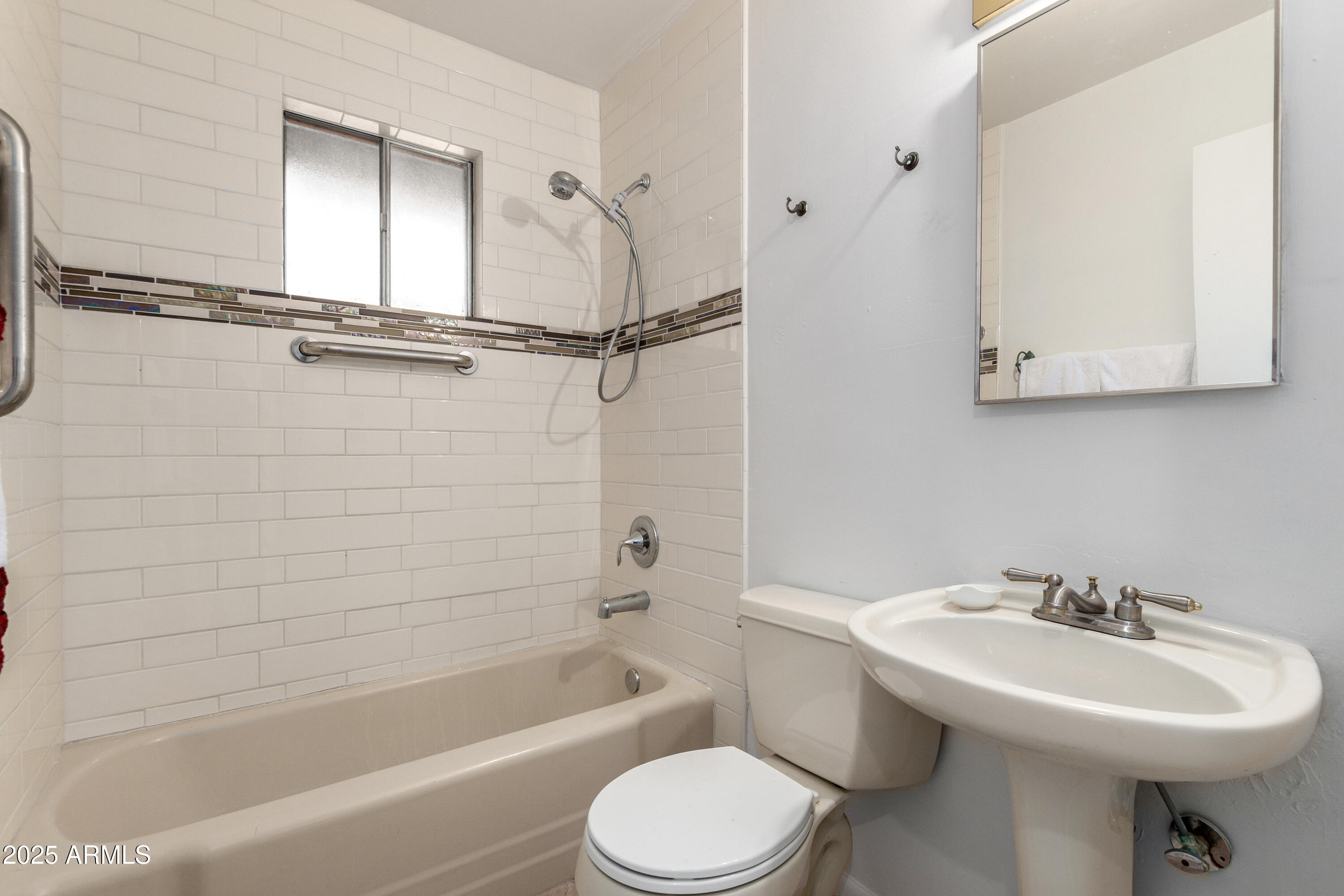 1340 E ORANGEWOOD Avenue E