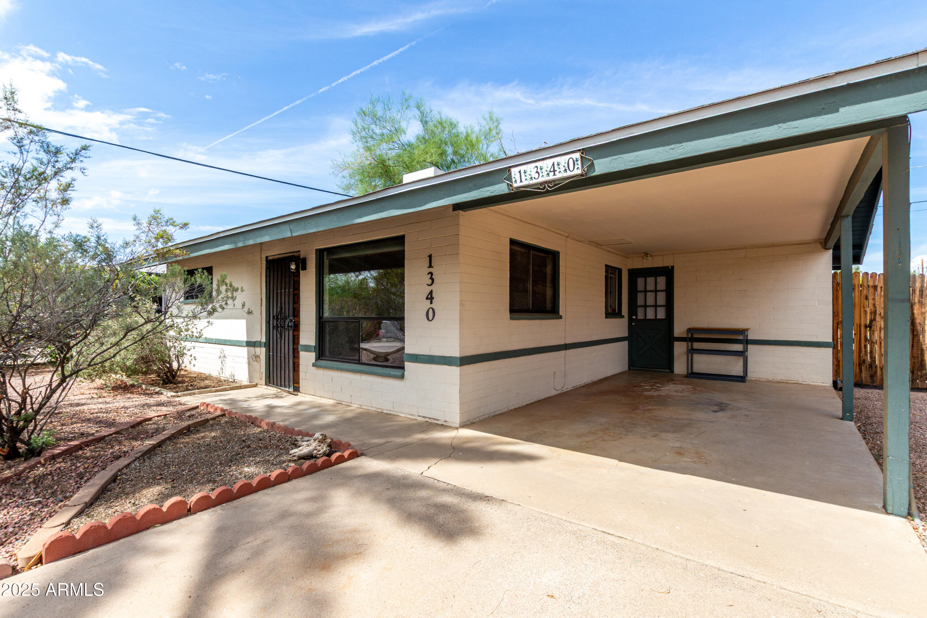 1340 E ORANGEWOOD Avenue E