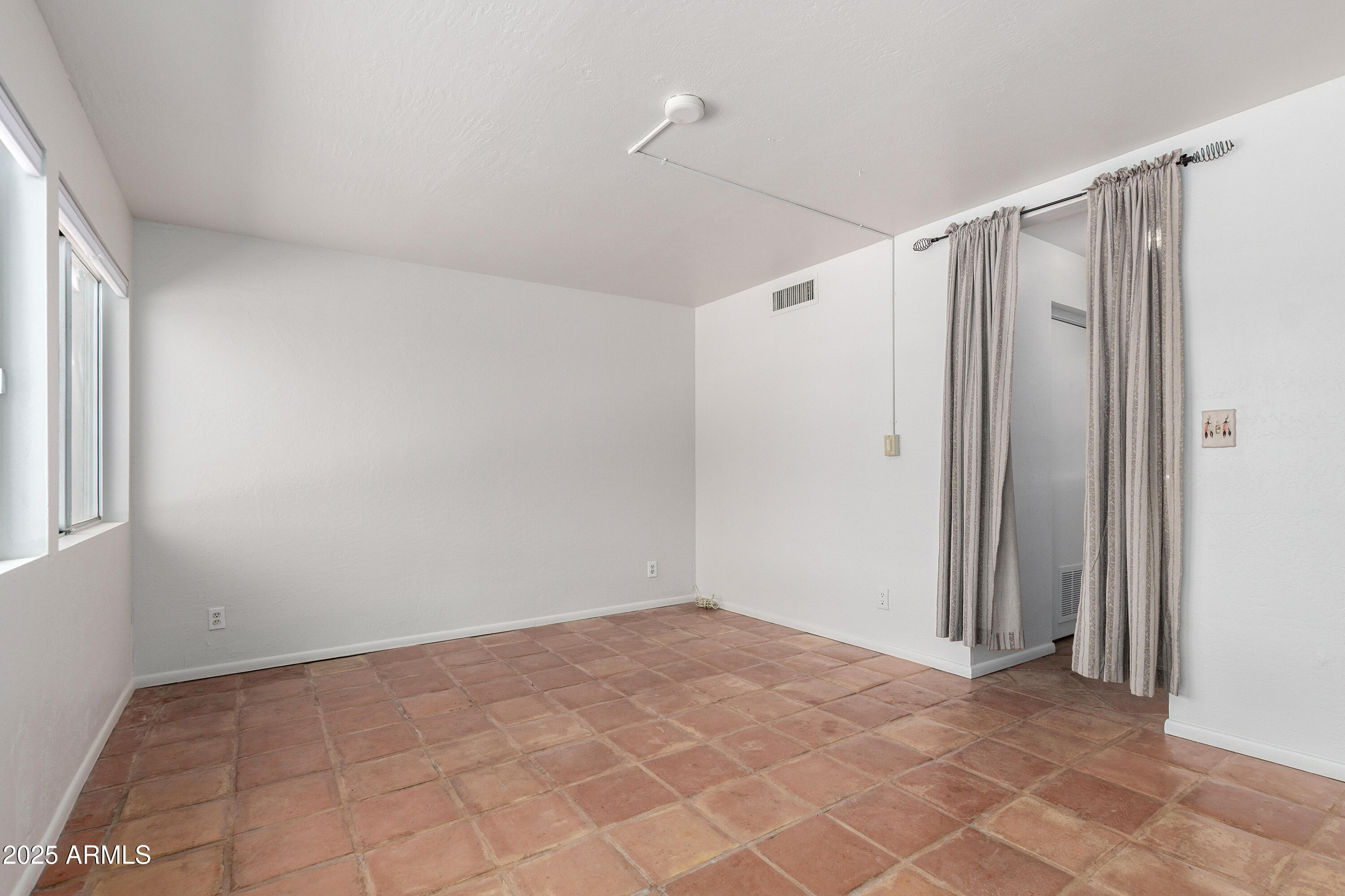 1340 E ORANGEWOOD Avenue E