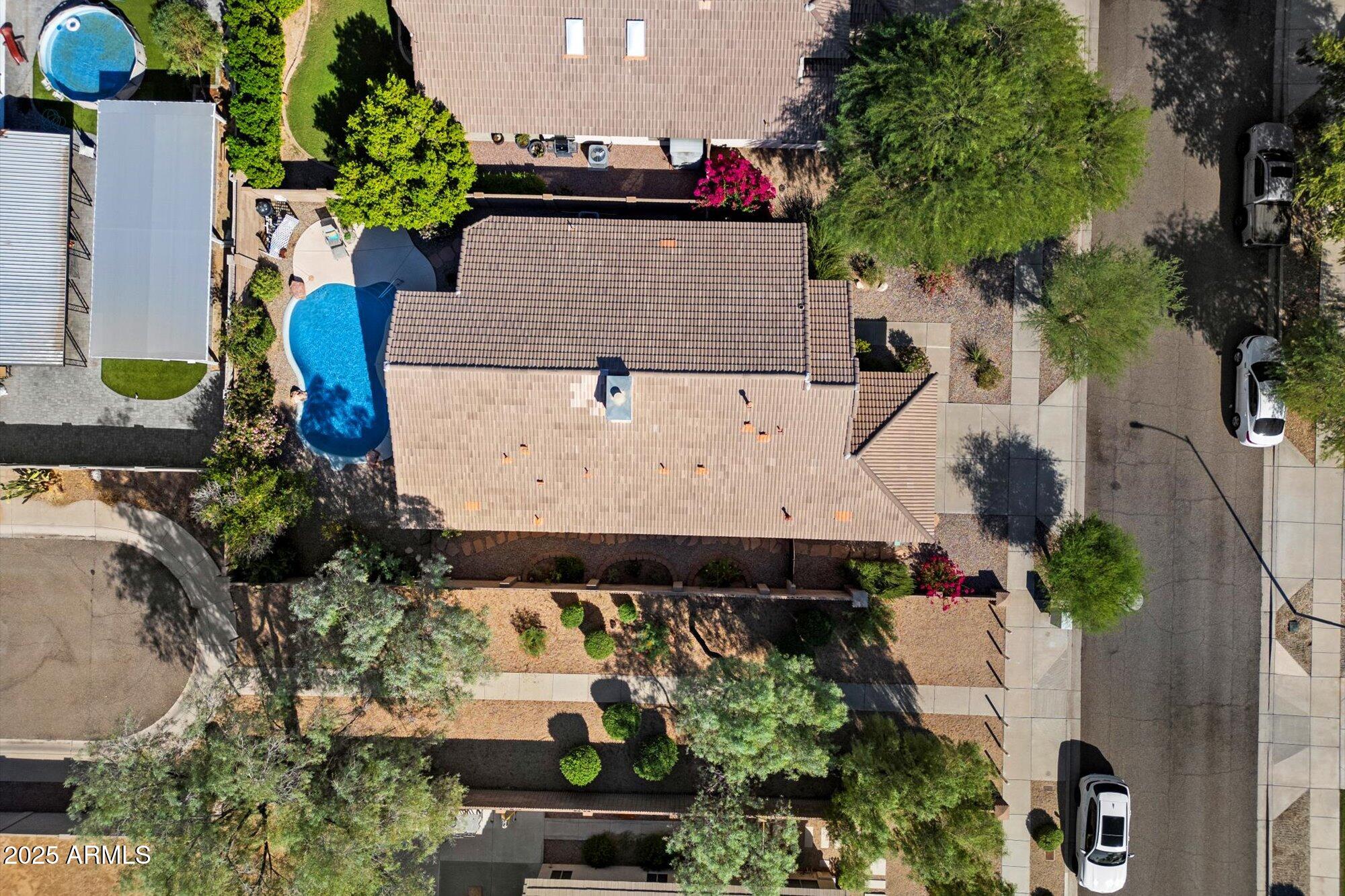 3042 E Roveen Avenue