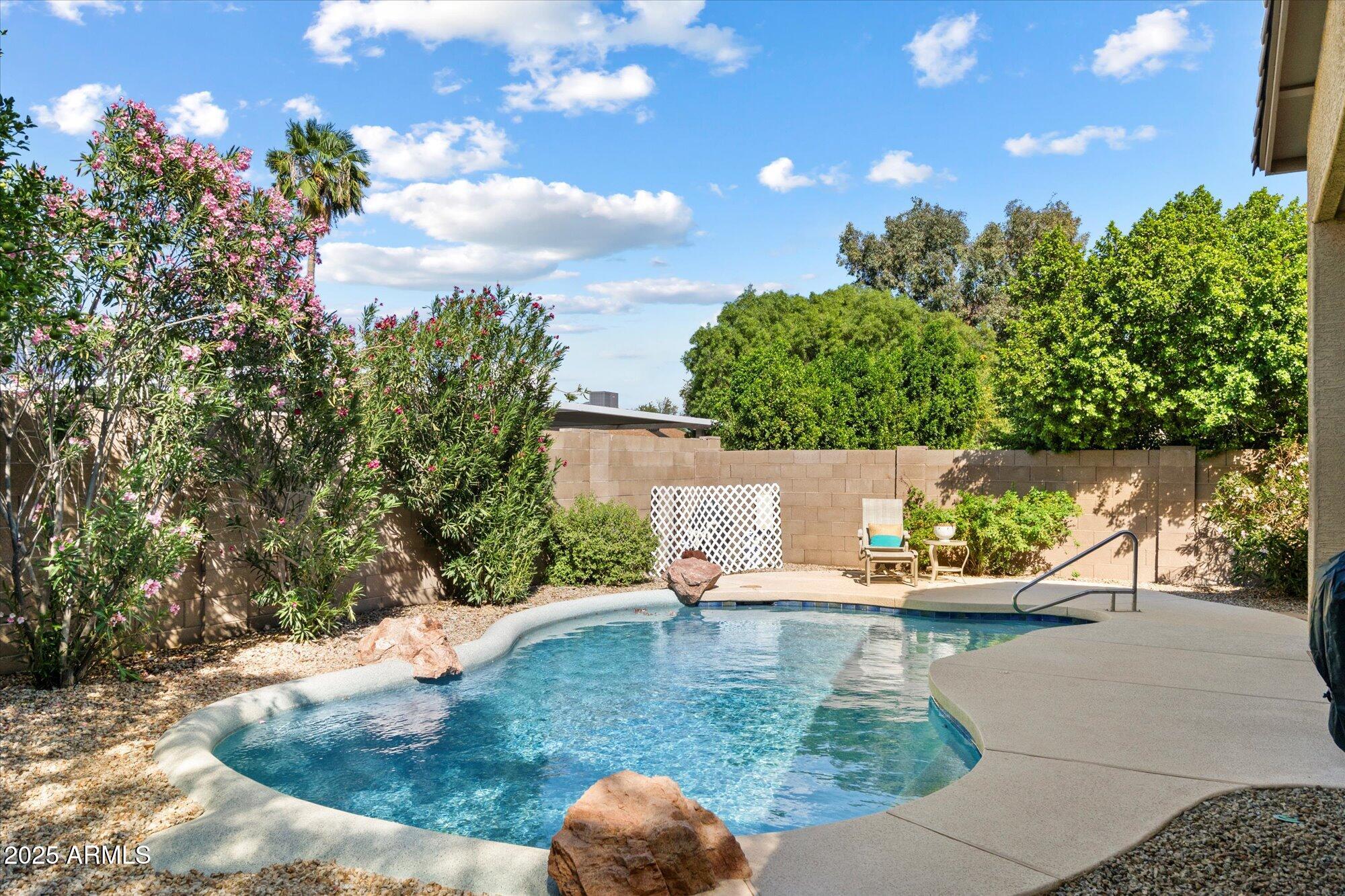 3042 E Roveen Avenue