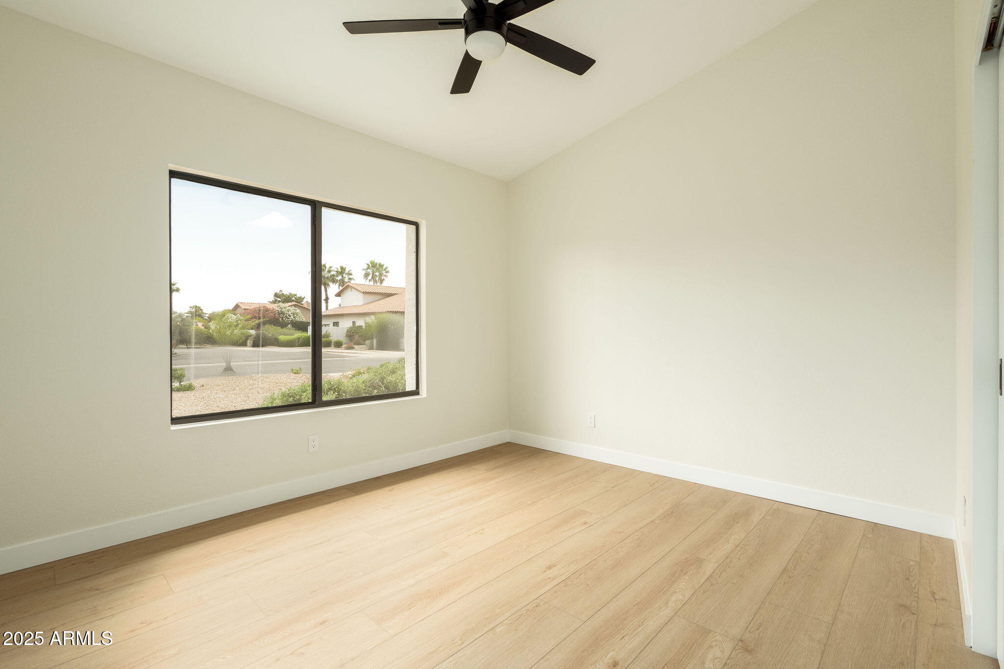 5402 E MICHELLE Drive