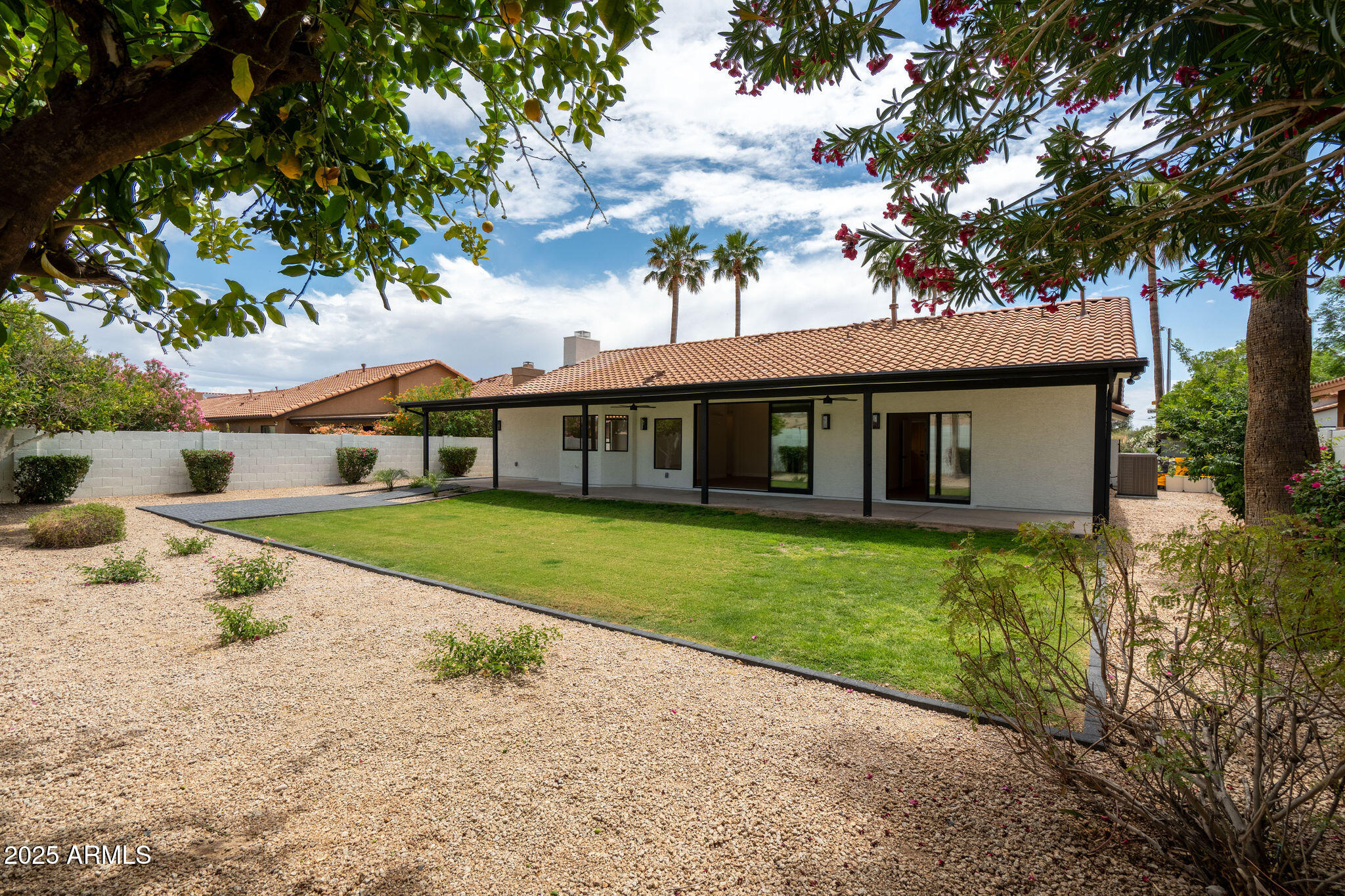 5402 E MICHELLE Drive