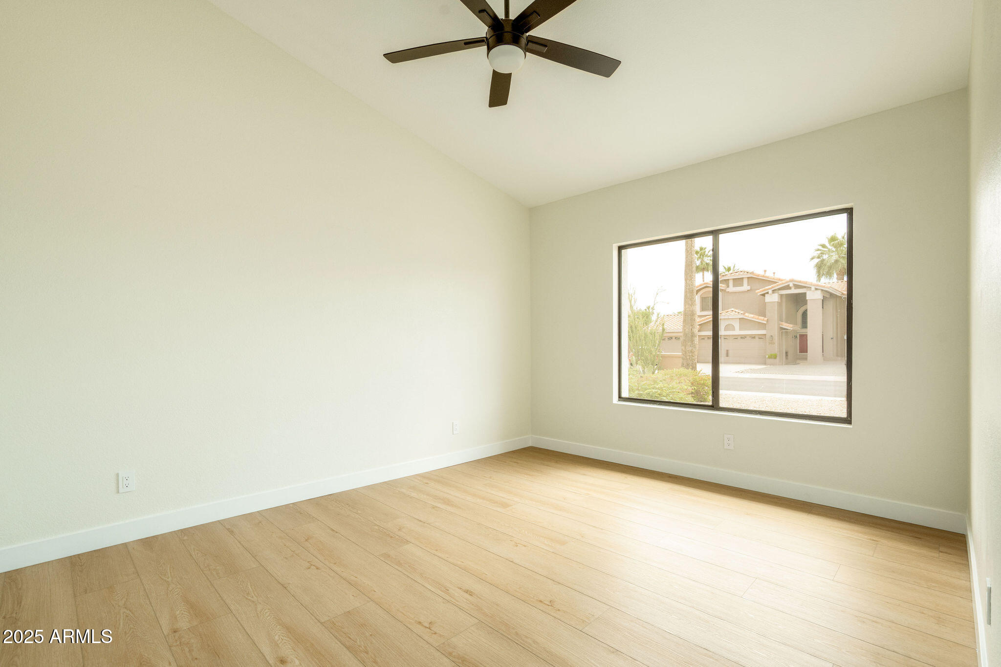 5402 E MICHELLE Drive
