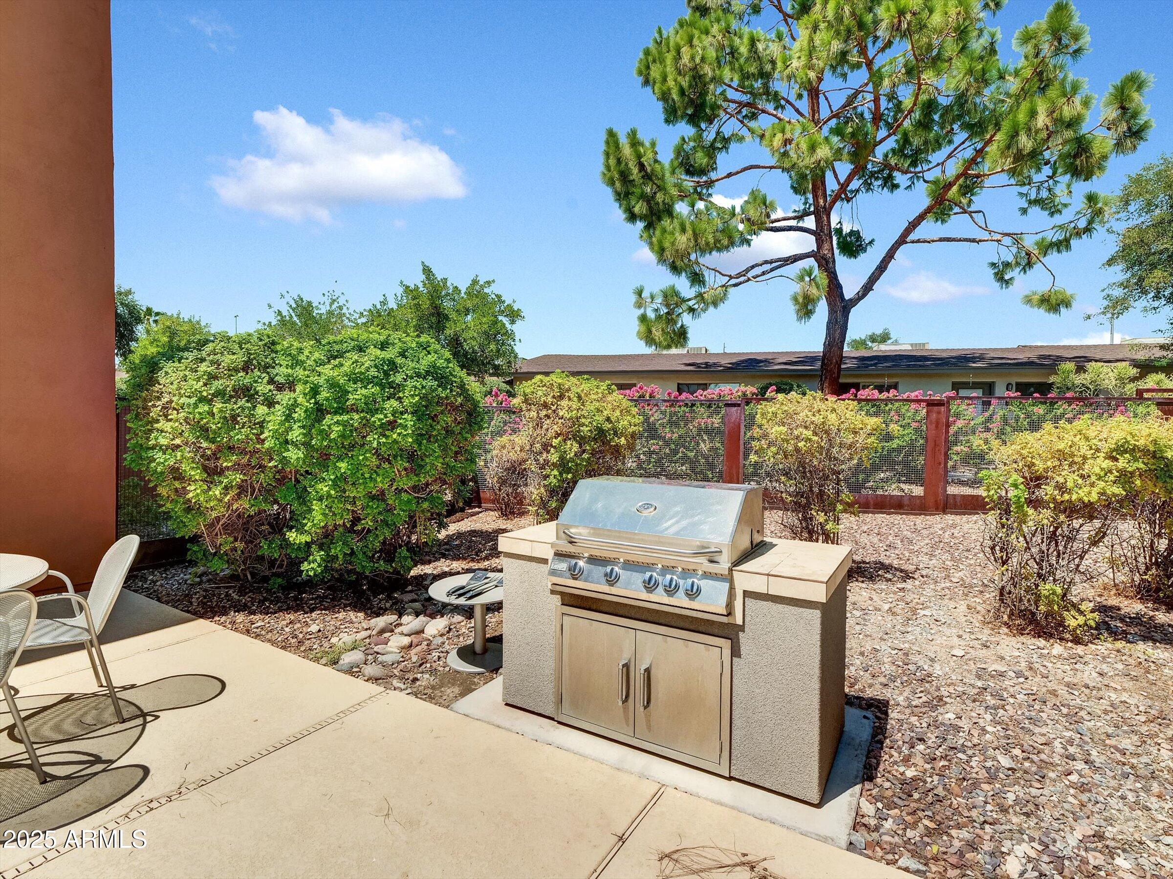1850 E MARYLAND Avenue, 64