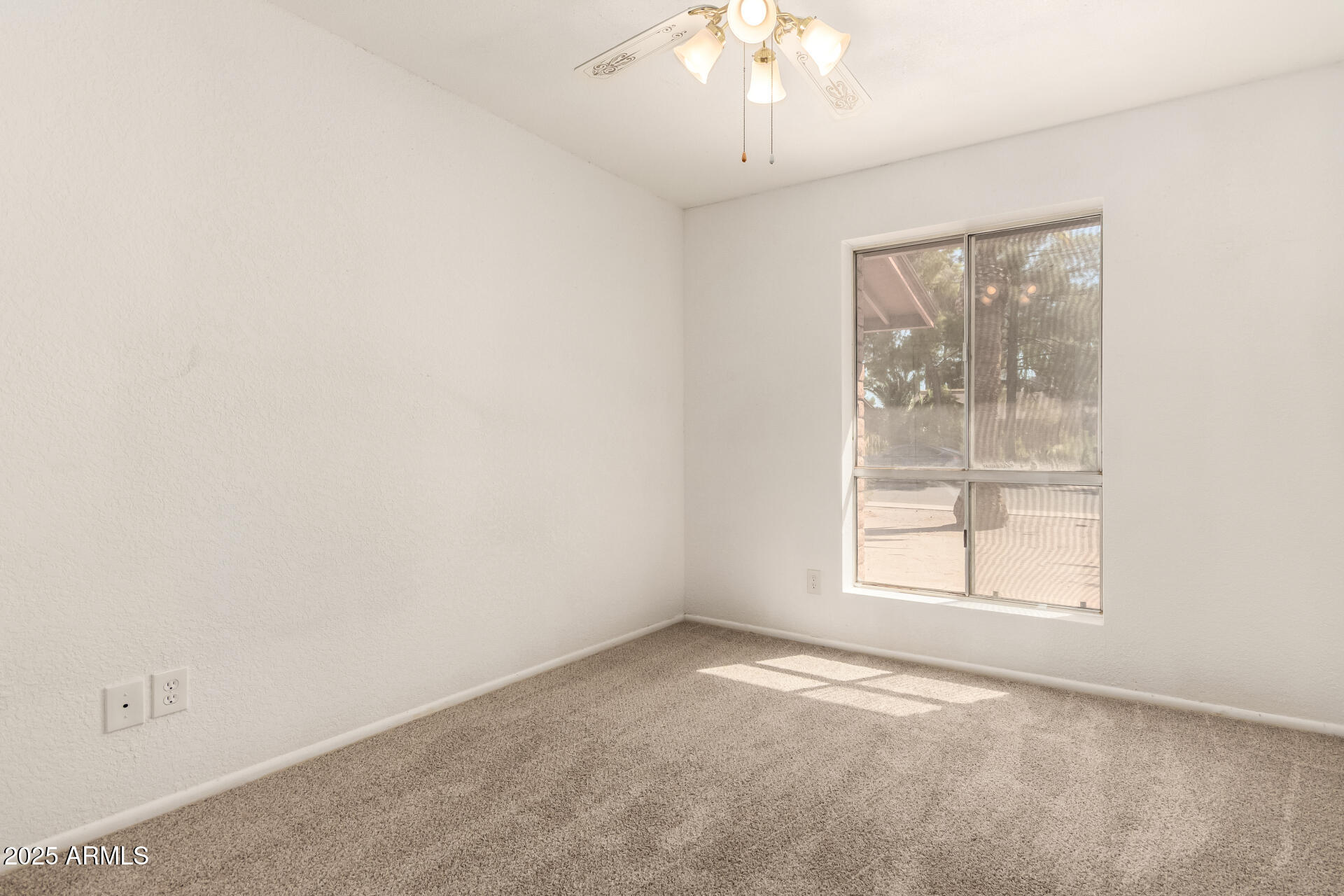 502 E SILVER REEF Road