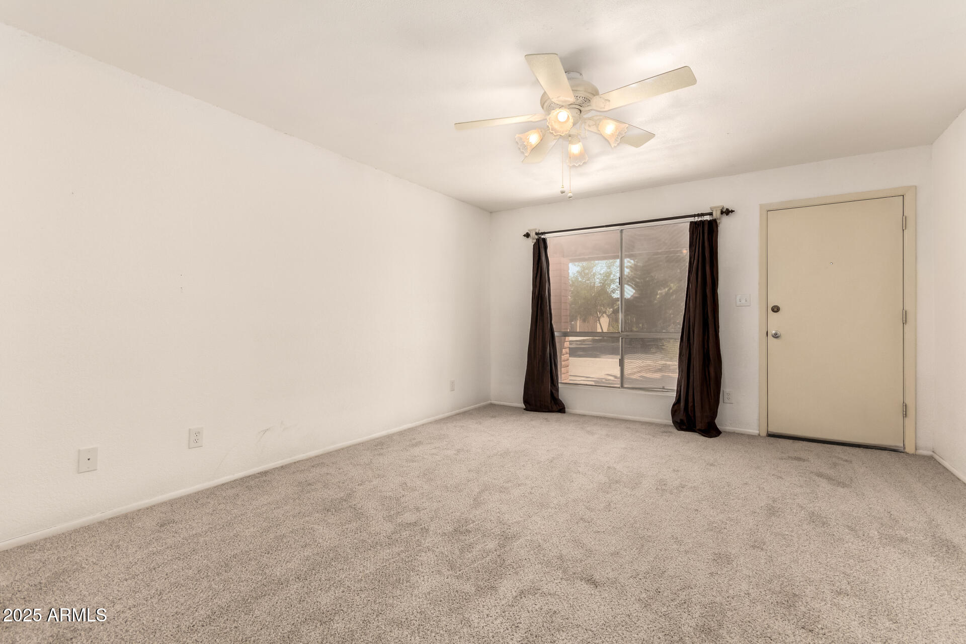 502 E SILVER REEF Road