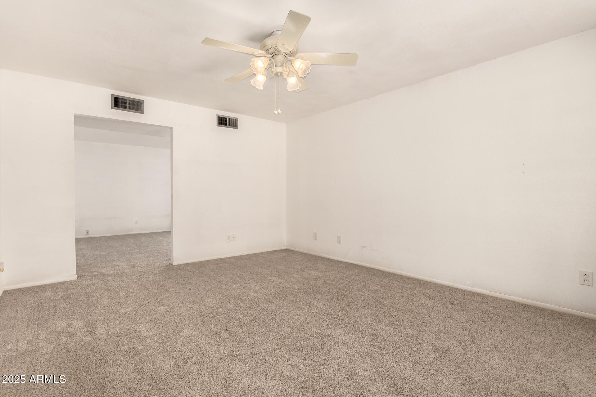 502 E SILVER REEF Road