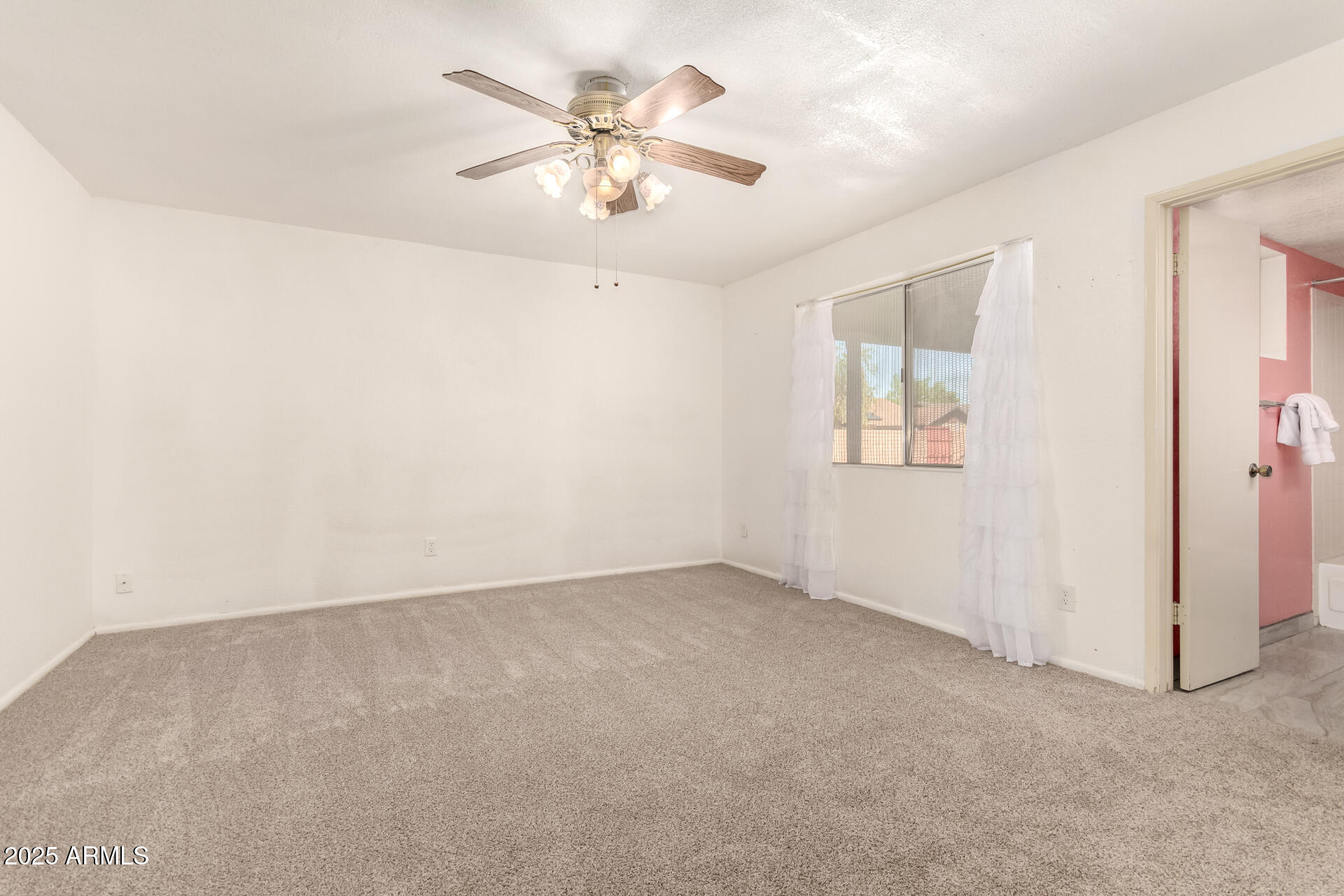 502 E SILVER REEF Road