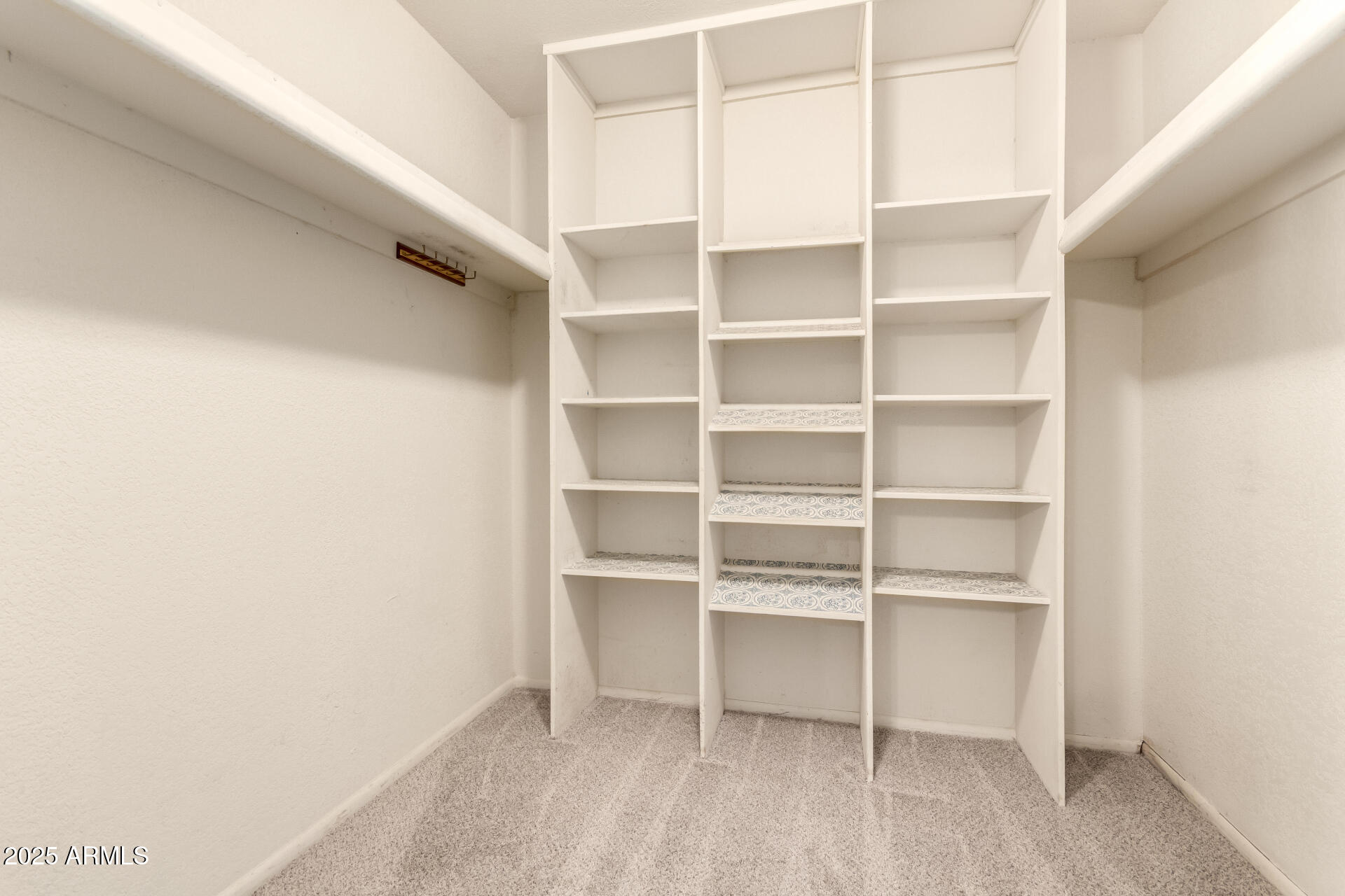 502 E SILVER REEF Road