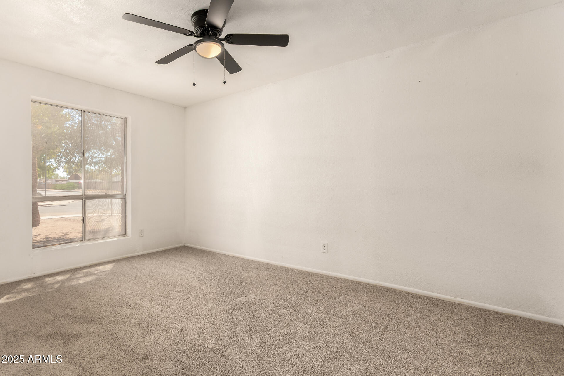 502 E SILVER REEF Road