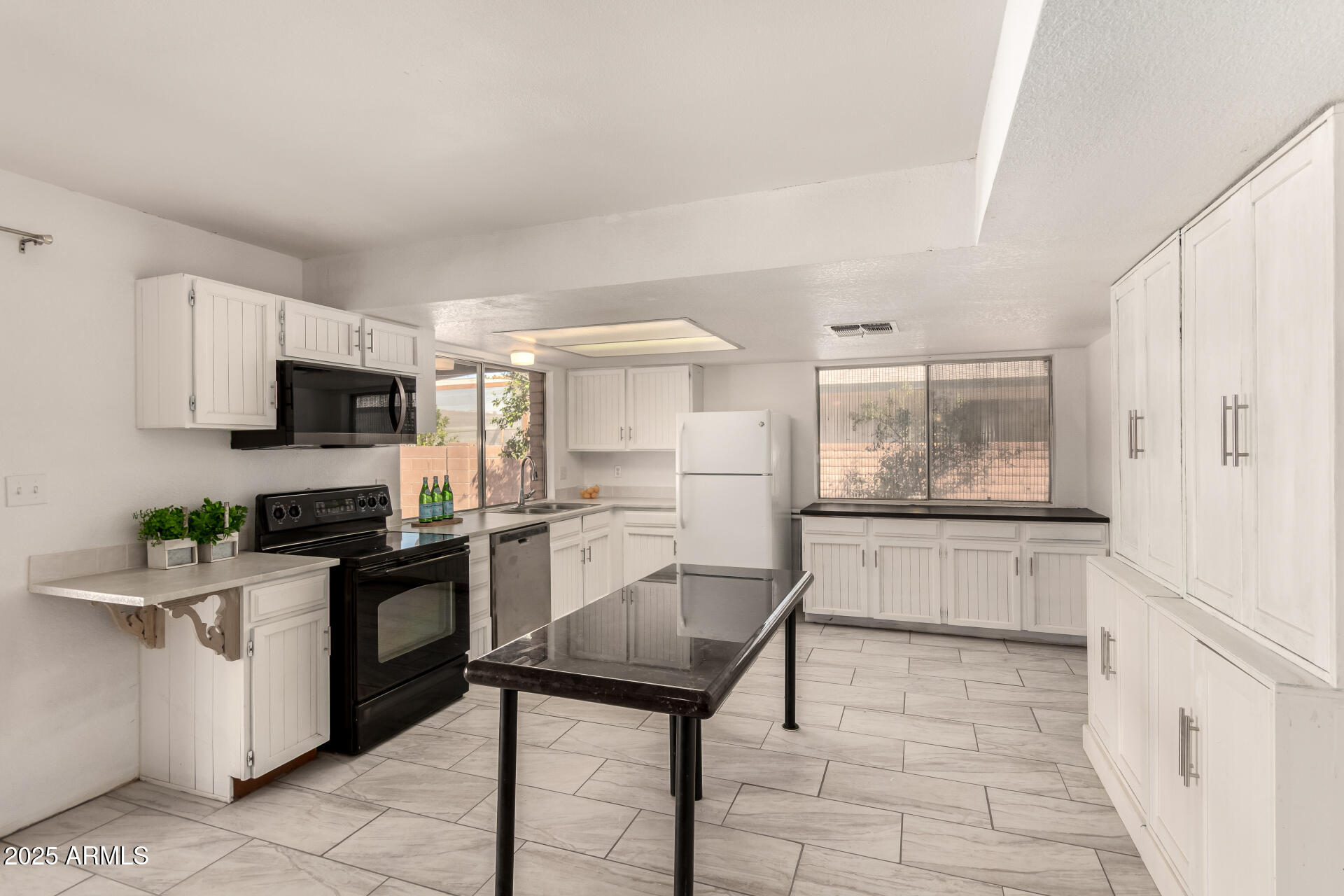 502 E SILVER REEF Road