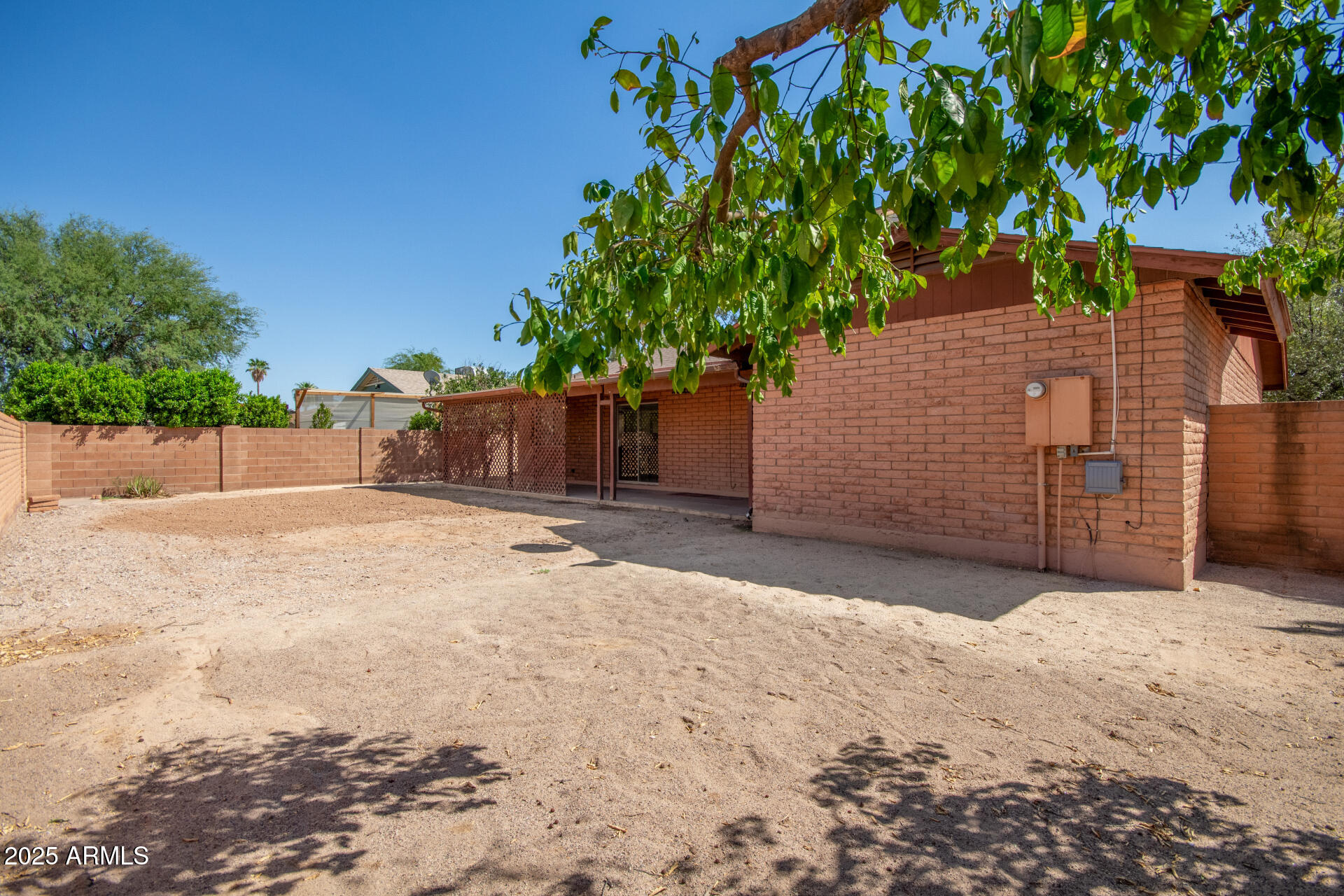 502 E SILVER REEF Road