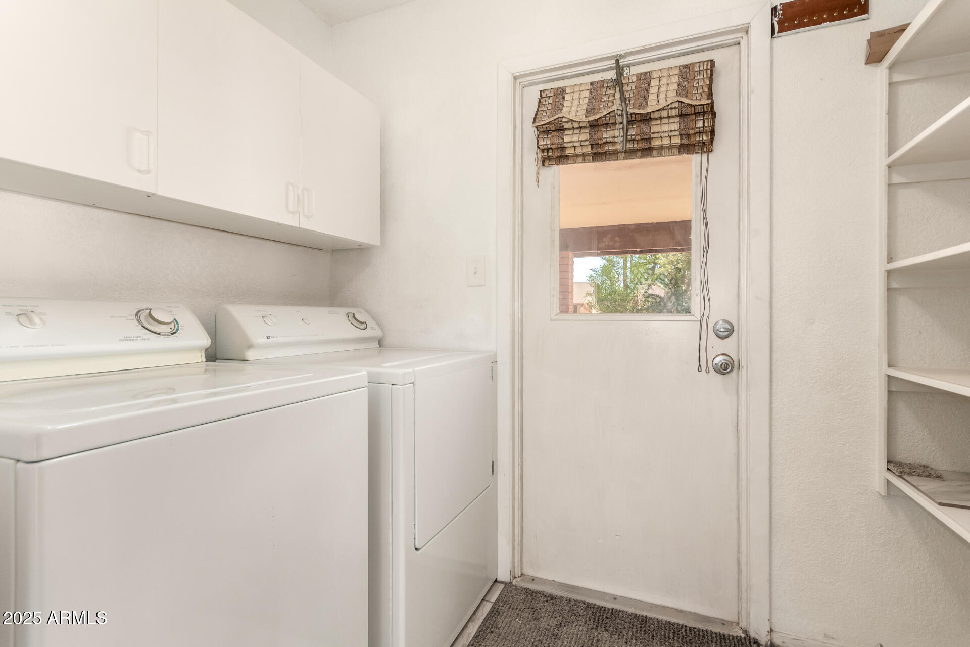 502 E SILVER REEF Road