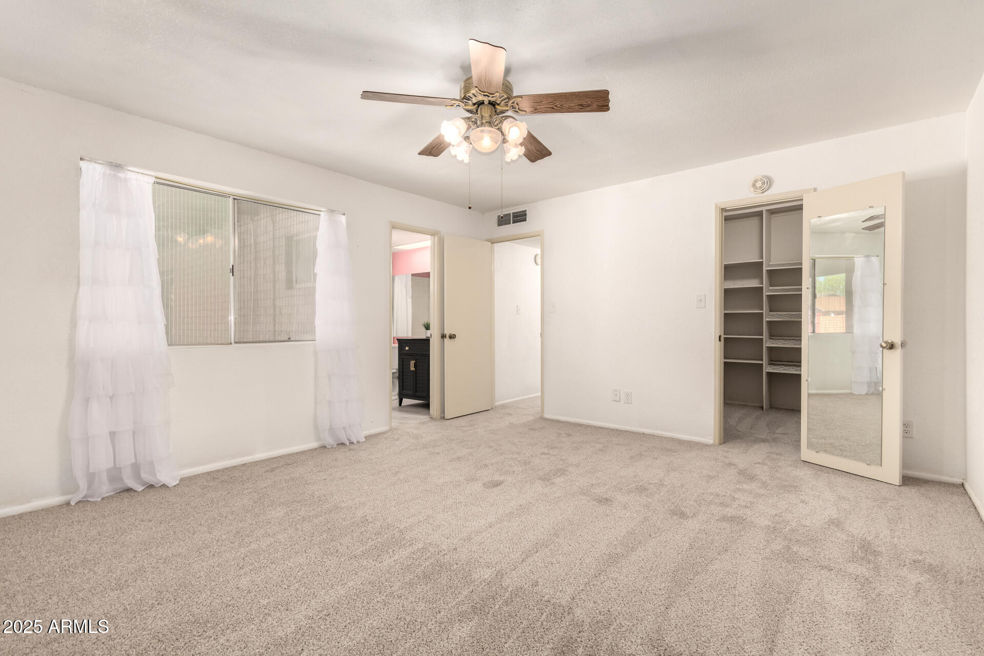 502 E SILVER REEF Road