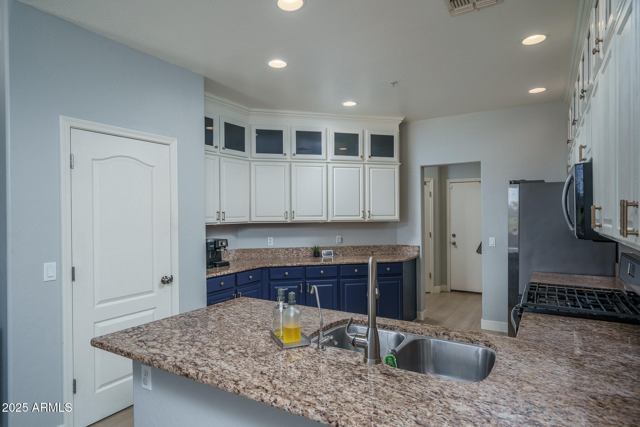 5415 E MCKELLIPS Road, 44